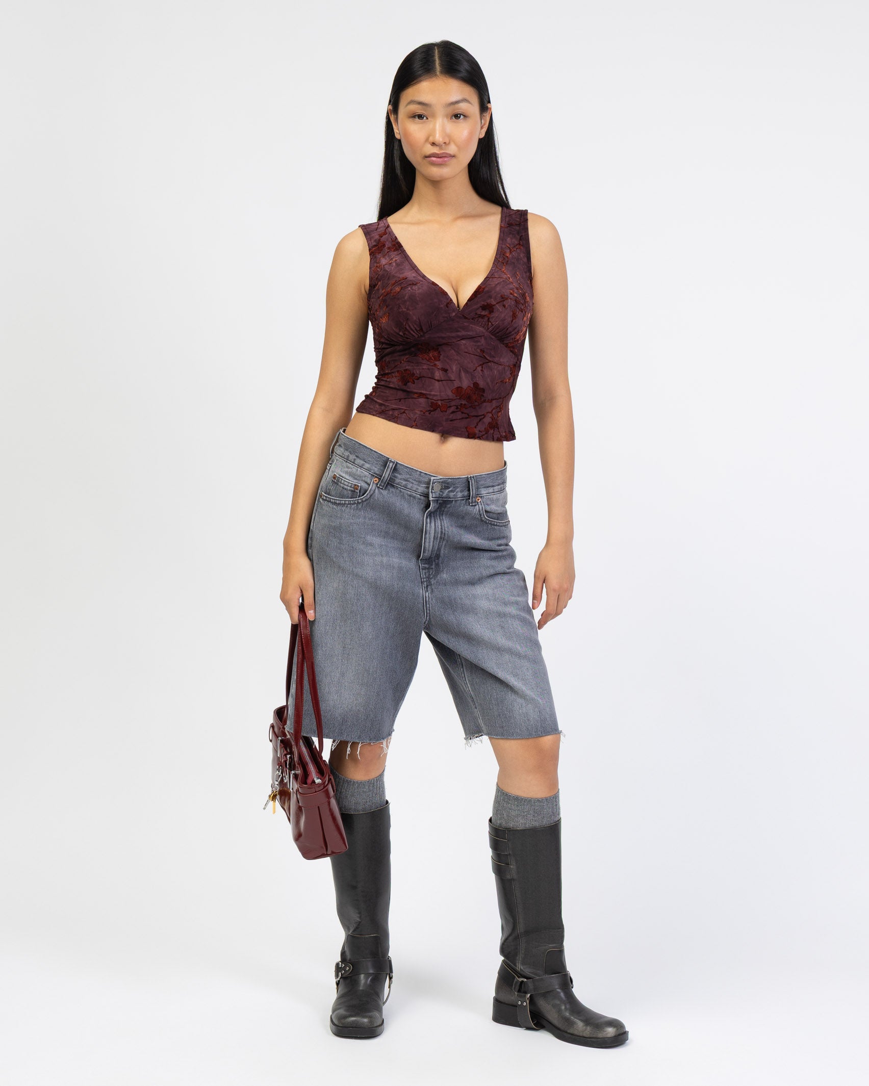 V-Neck Top mit Blumenprint aus Samt