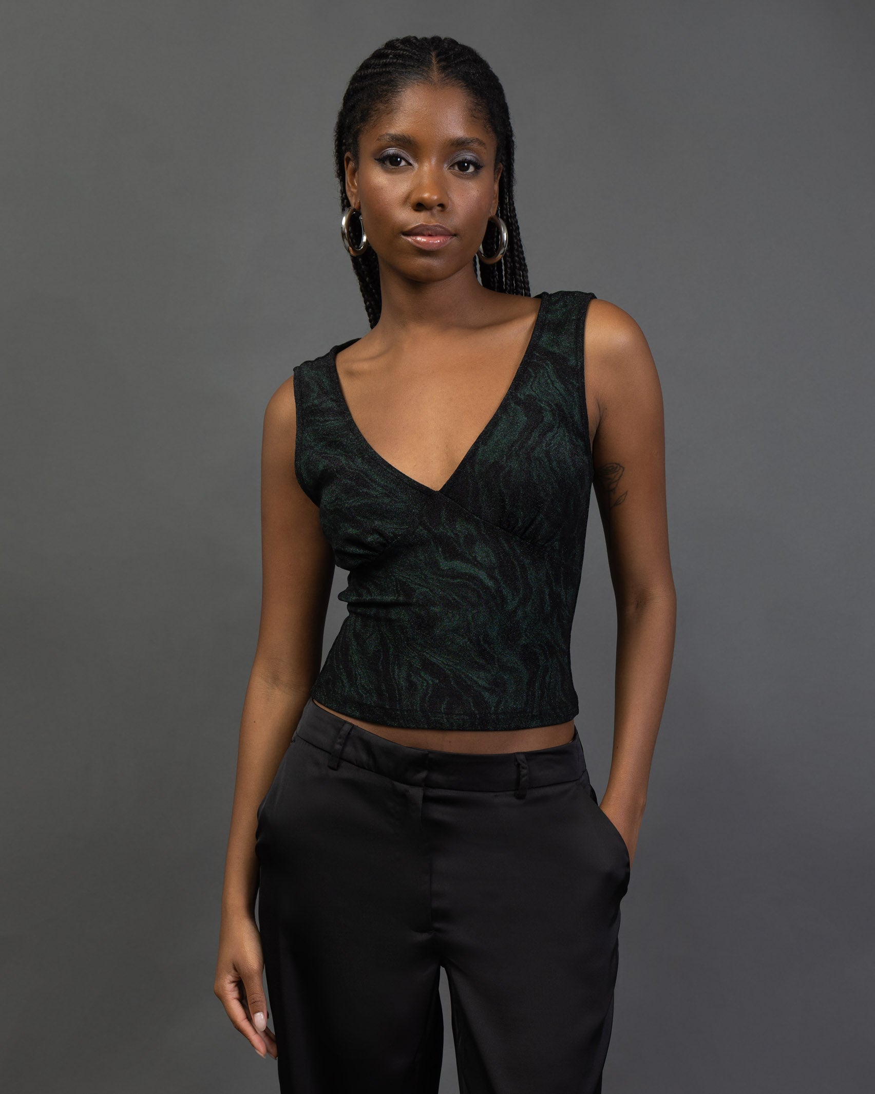 Top mit glitzerndem Marmormuster