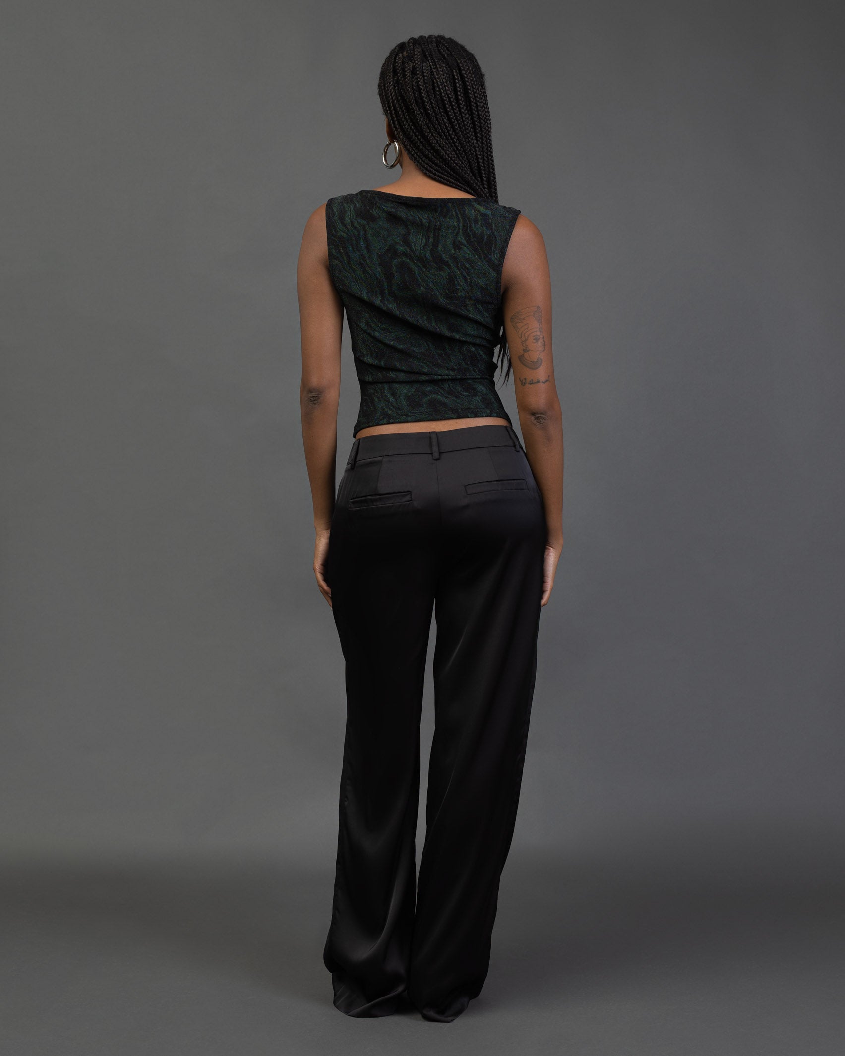 Top mit glitzerndem Marmormuster