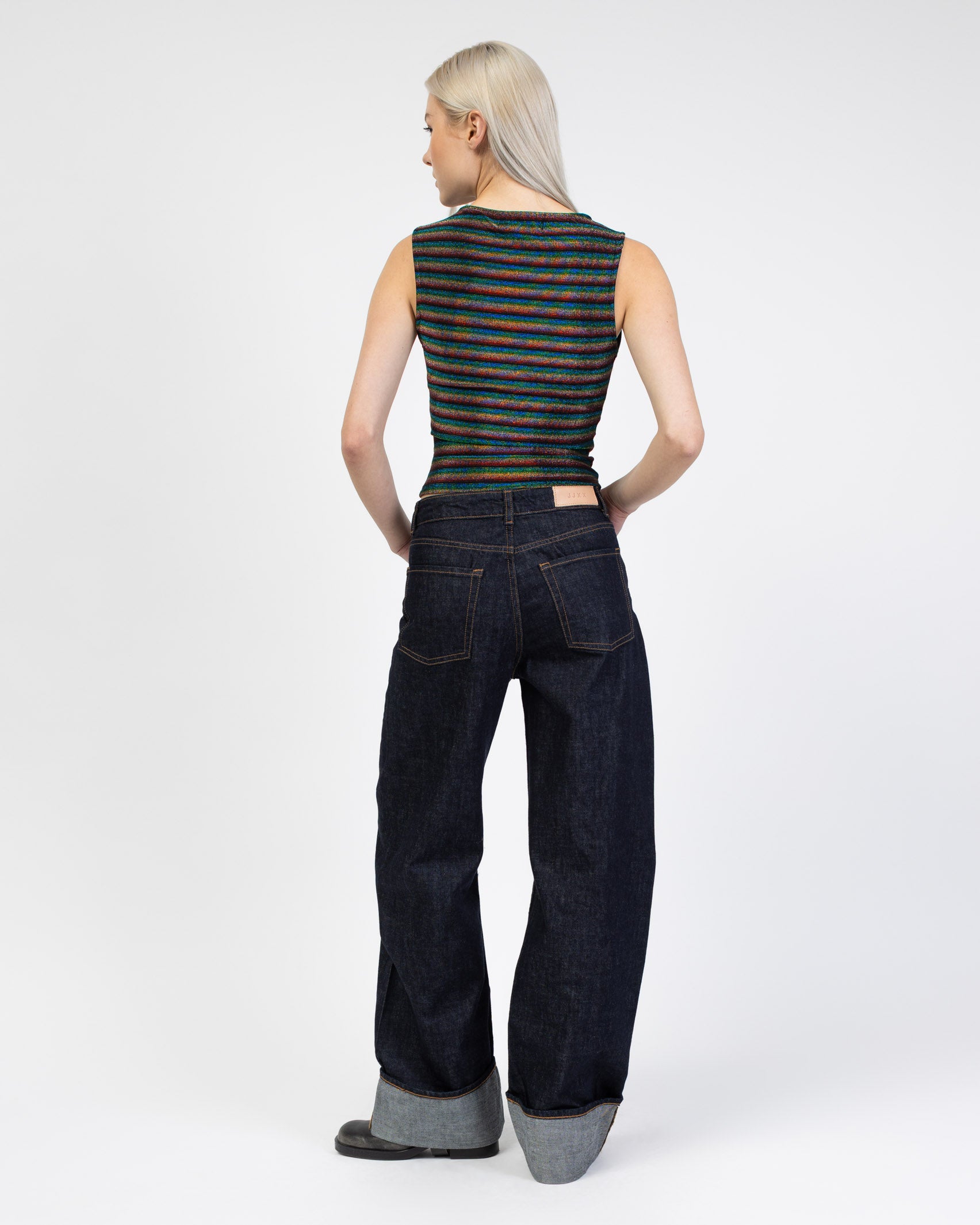V-Neck Top mit bunt glitzernden Streifen