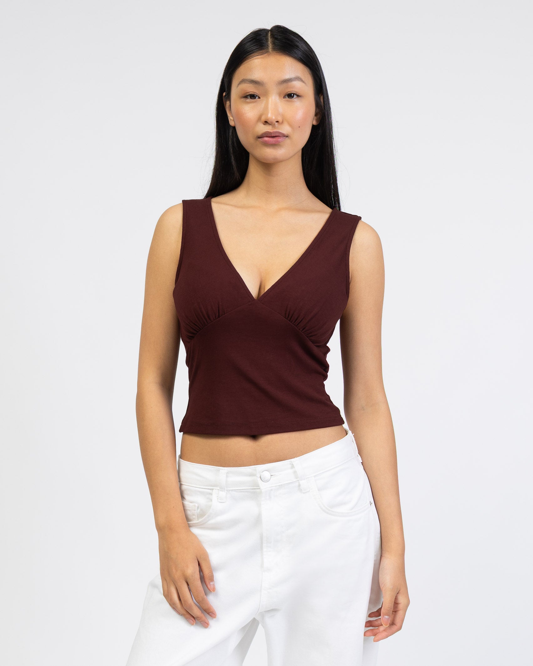 Basic Top mit V-Ausschnitt von vorne