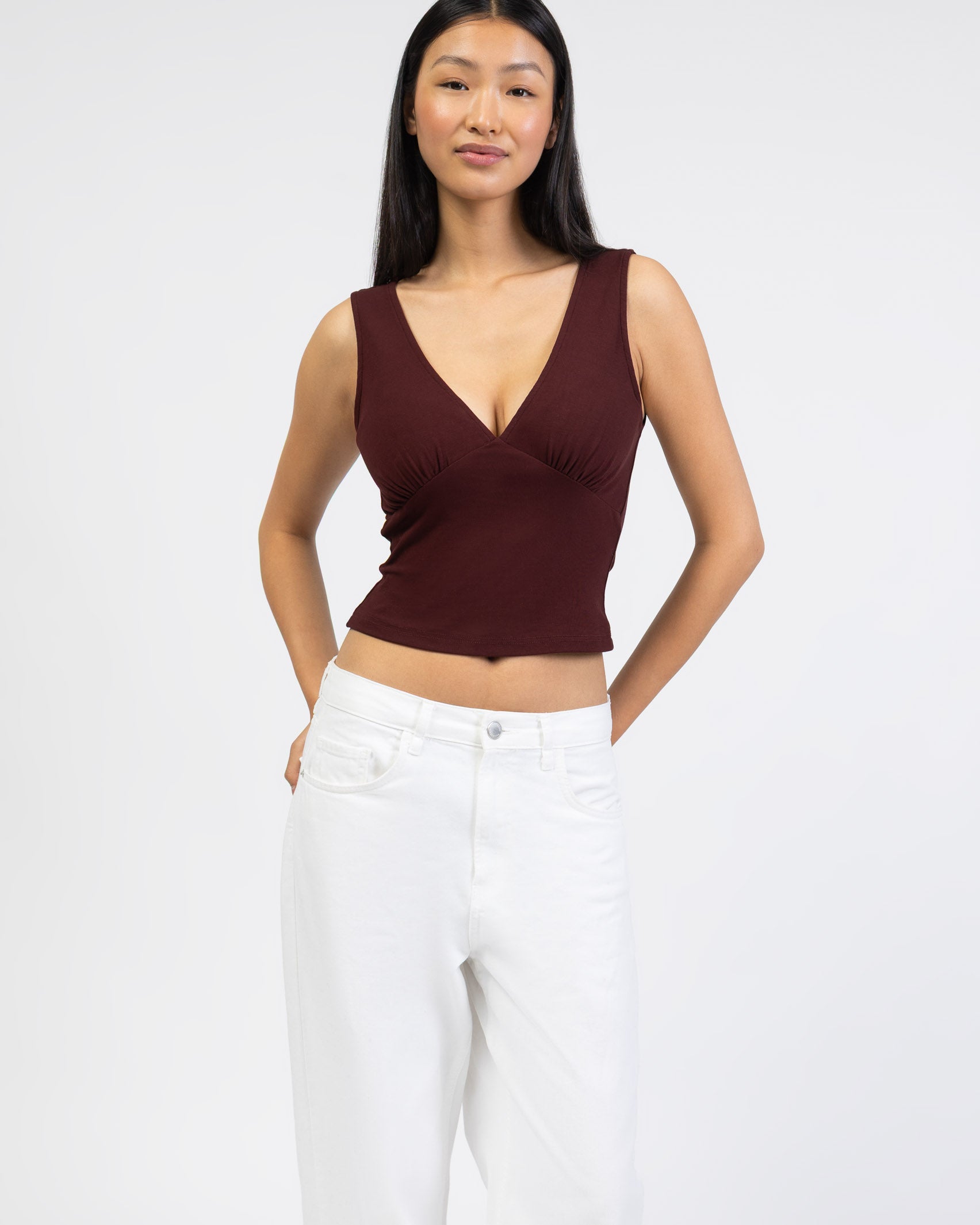 Basic Top mit V-Ausschnitt von vorne