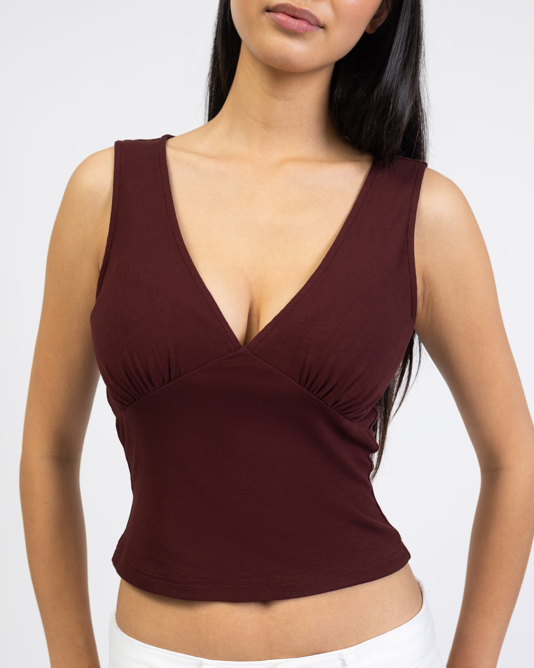 Basic Top mit V-Ausschnitt im Detail