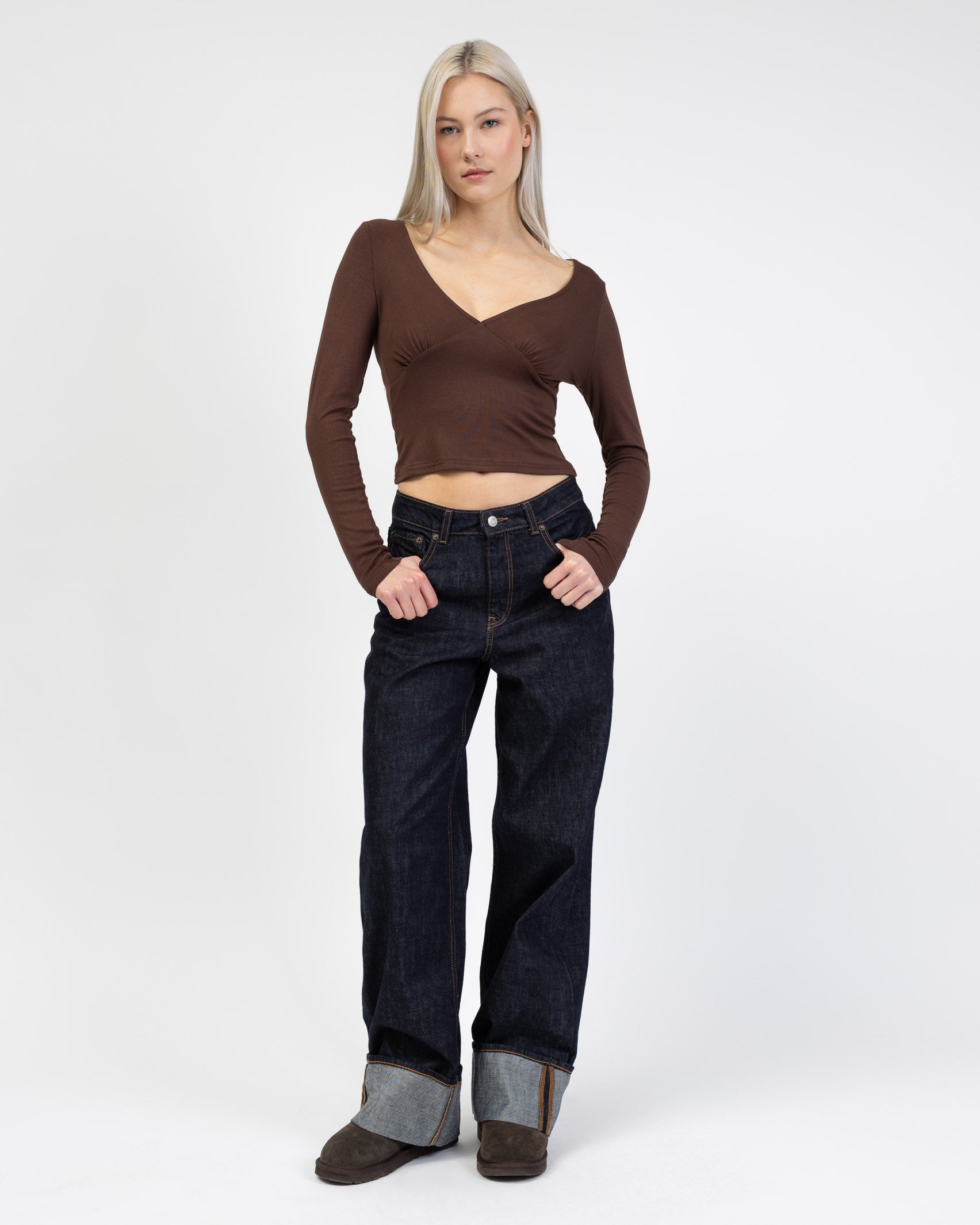 Basic Langarmshirt mit V-Ausschnitt