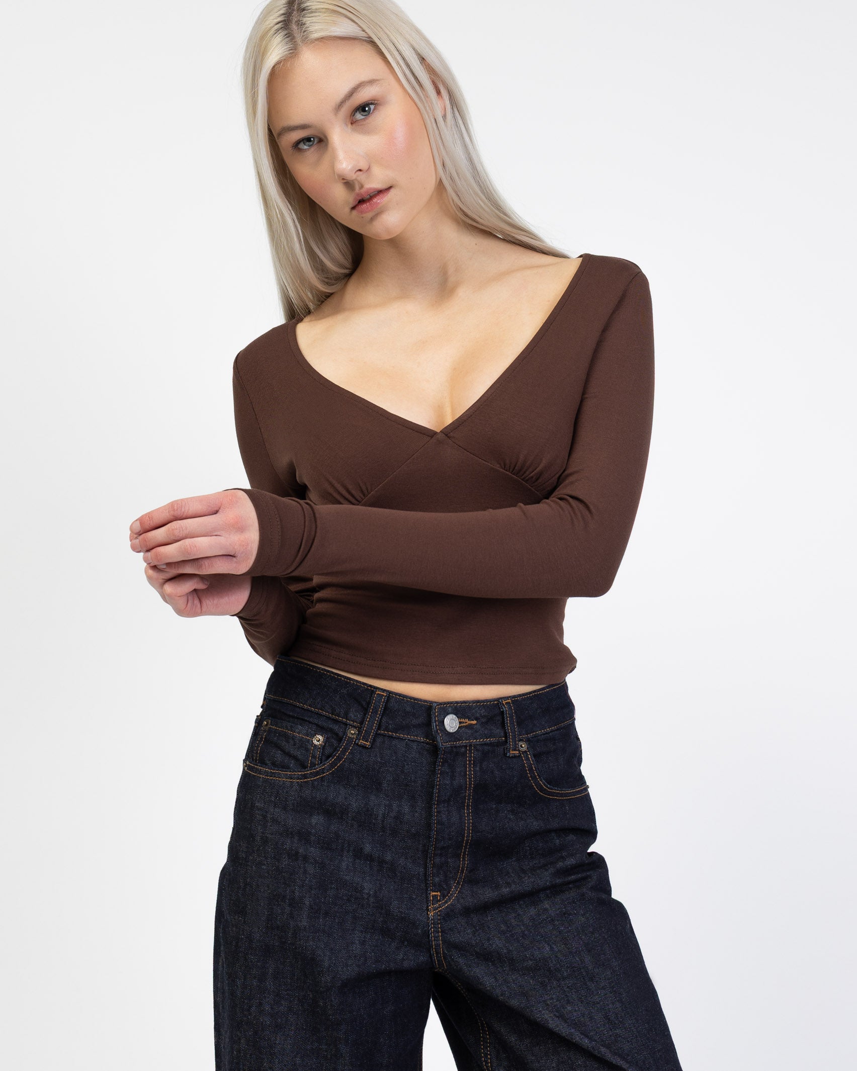 Basic Langarmshirt mit V-Ausschnitt