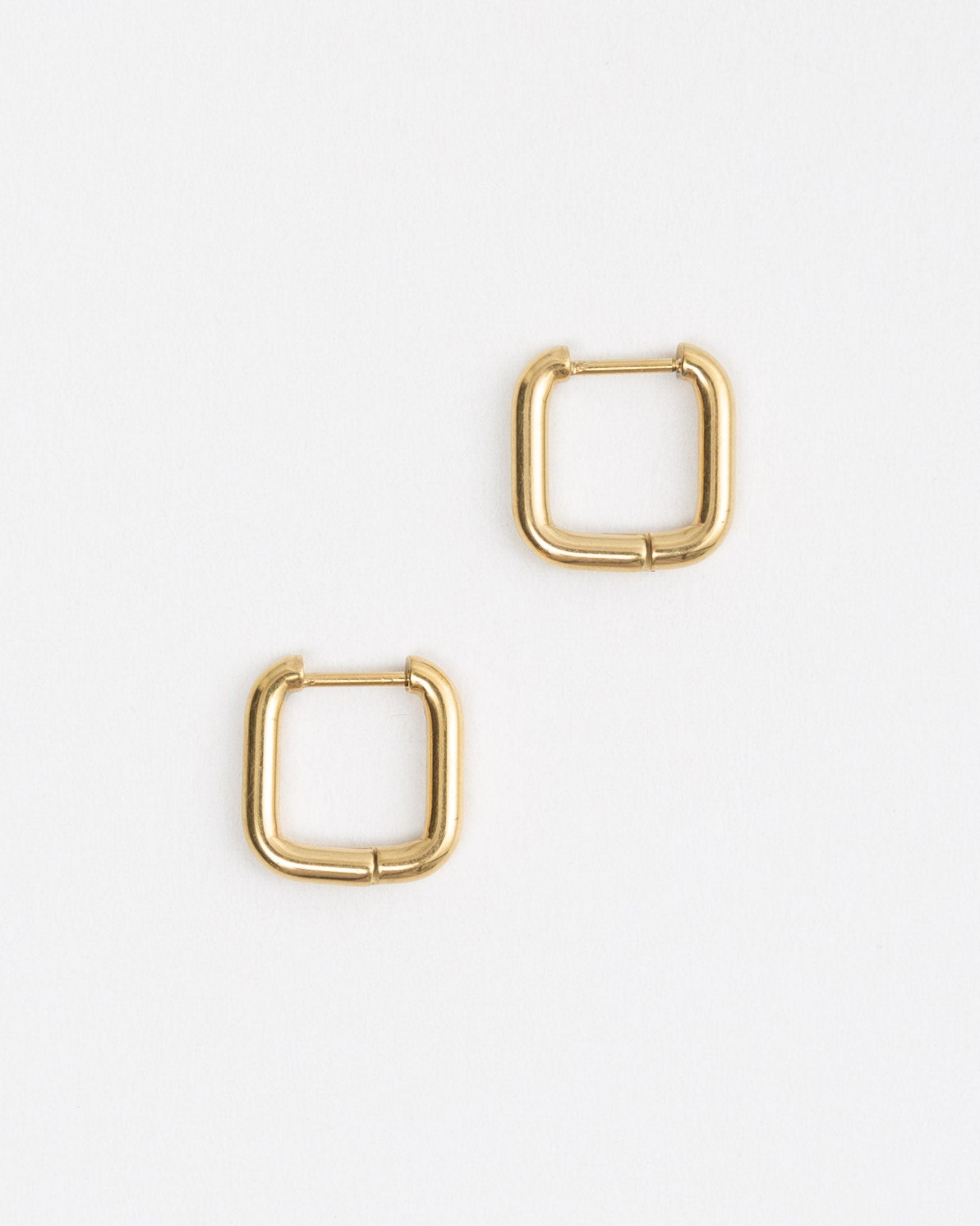 Eckige, schlichte Creolen