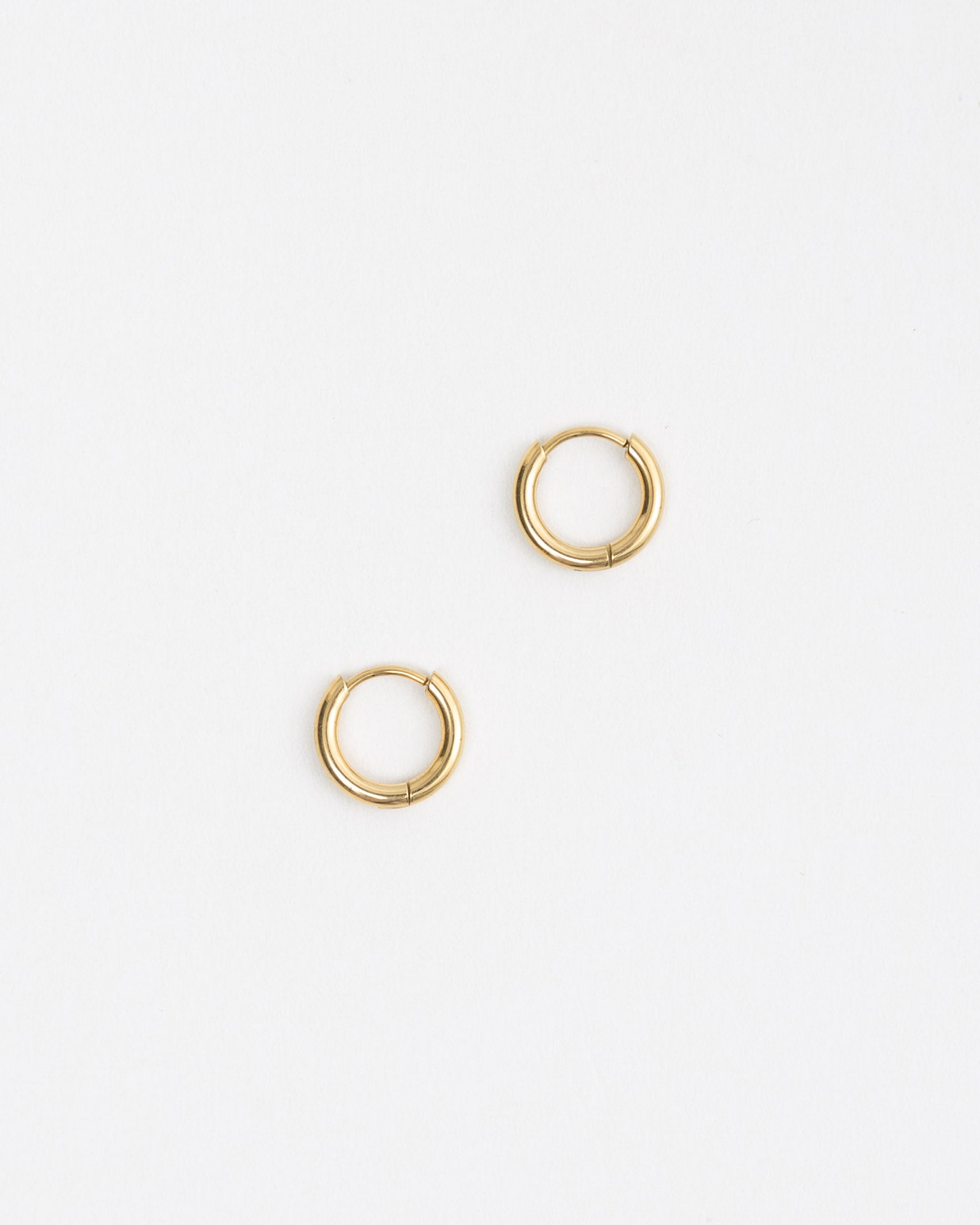 Kleine, schlichte Creolen