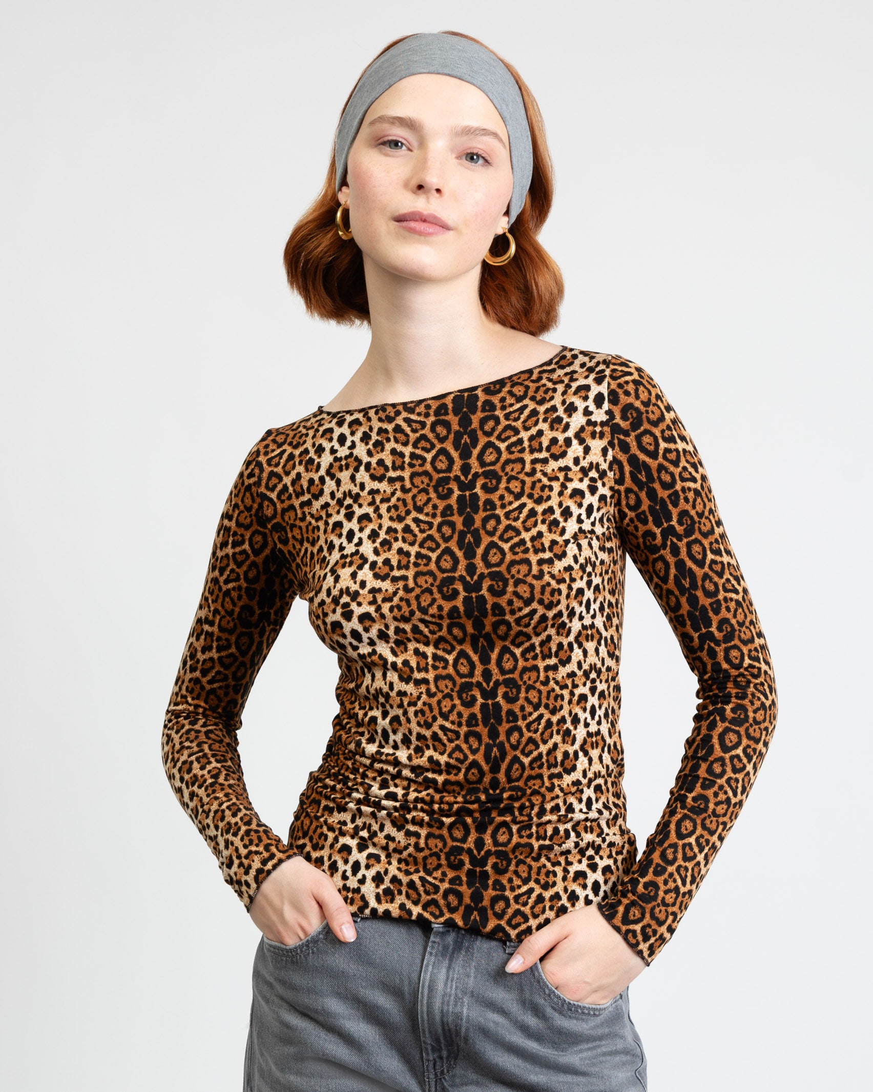 Langarmshirt mit U-Boot-Ausschnitt und Leoprint