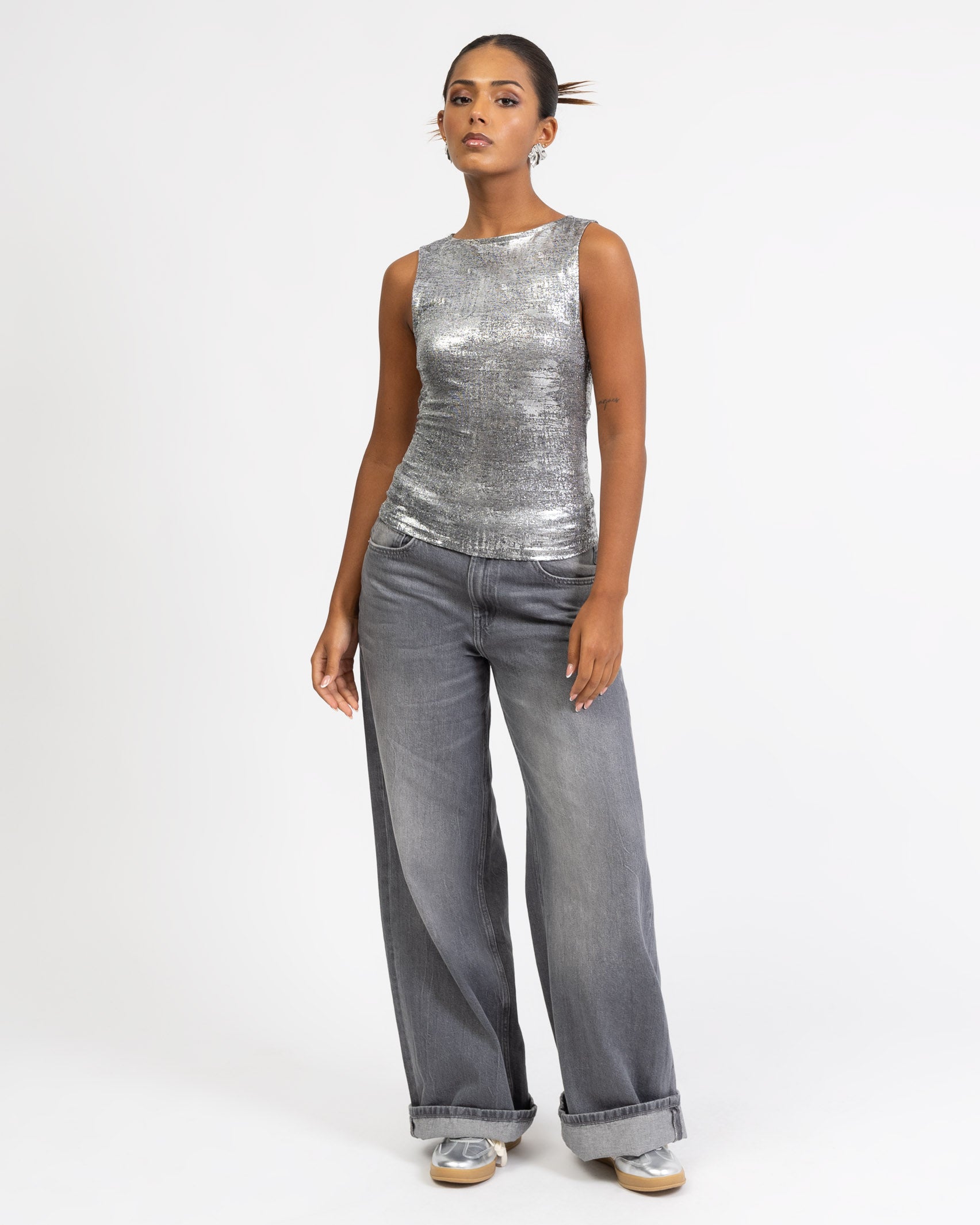 Schimmerndes Mesh Top mit U-Boot Ausschnitt