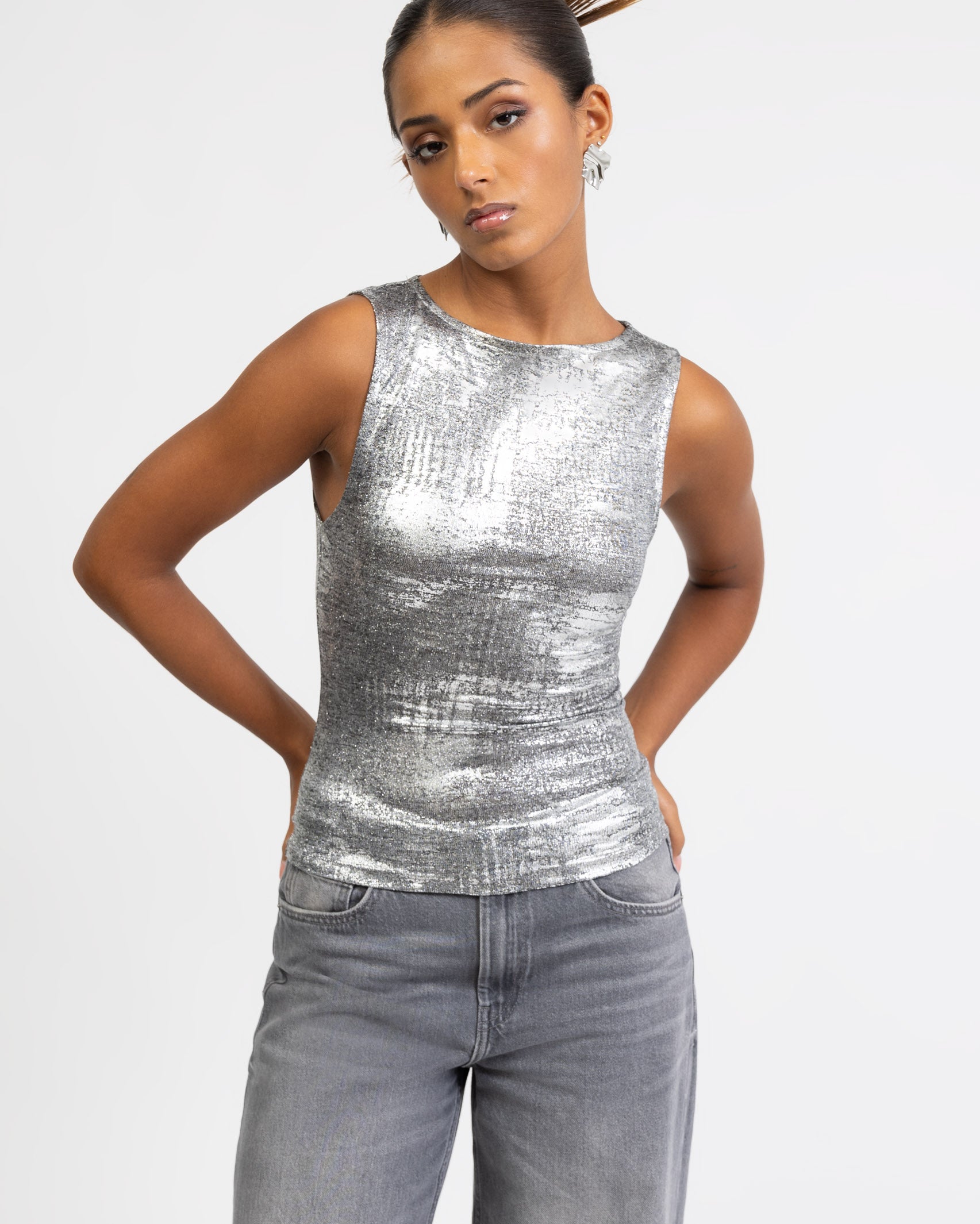 Schimmerndes Mesh Top mit U-Boot Ausschnitt