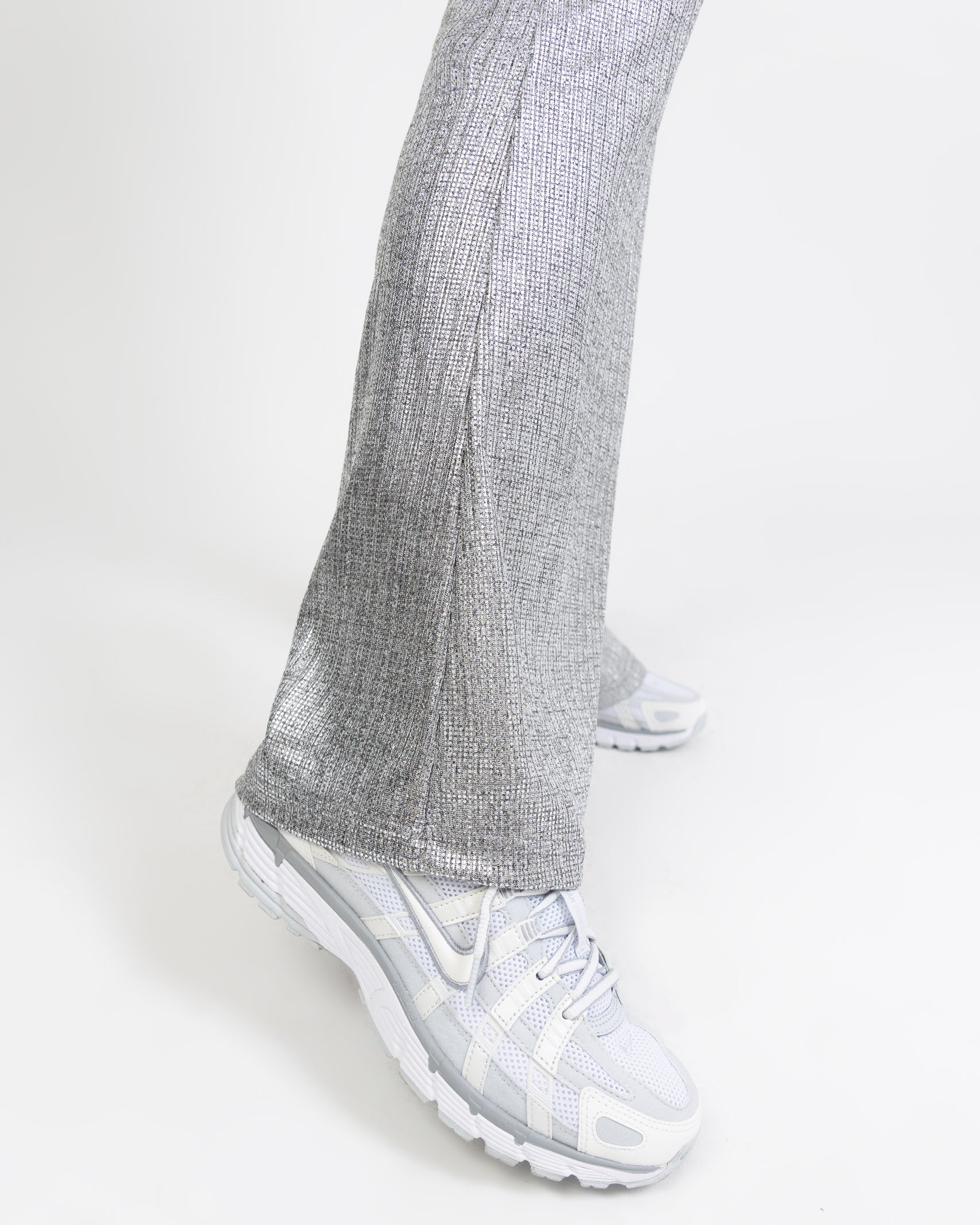 Glitzernde Hose mit Schlag