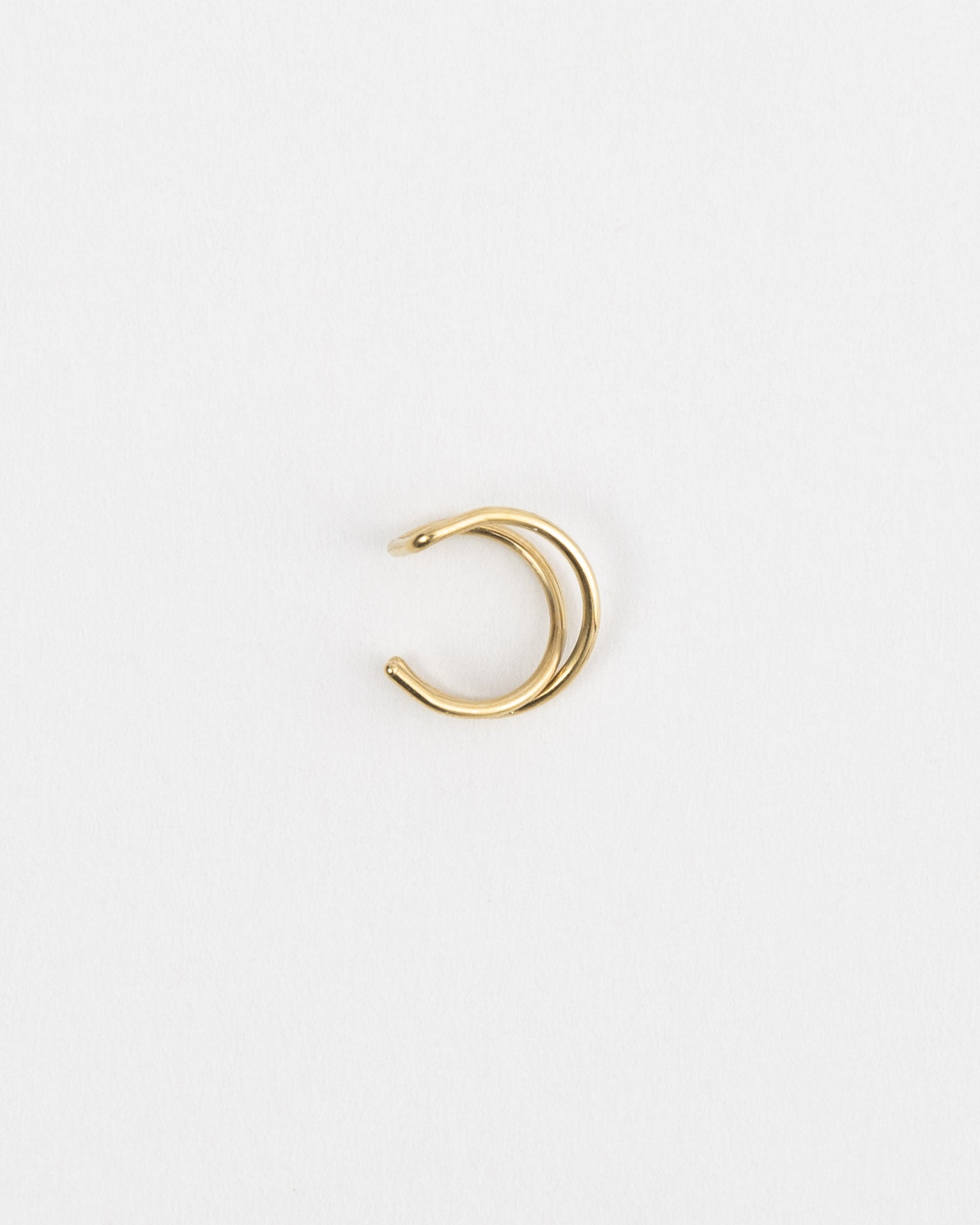 Überkreuzter Earcuff