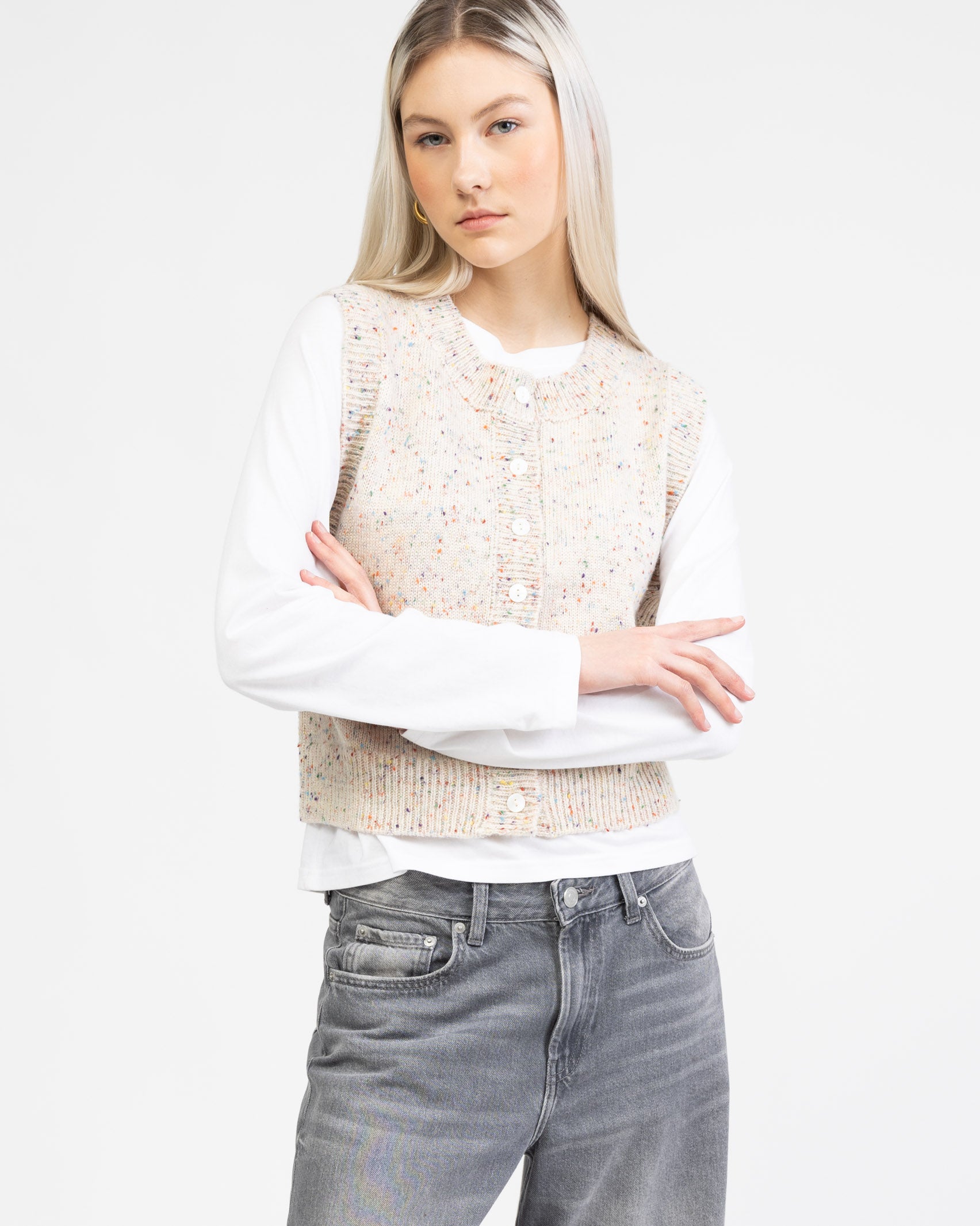 Strickweste mit Konfettiprint