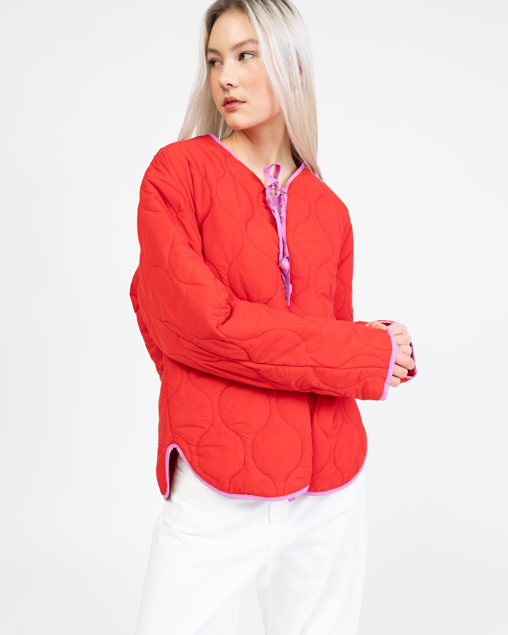 Gesteppte Jacke mit Schleifenverschluss