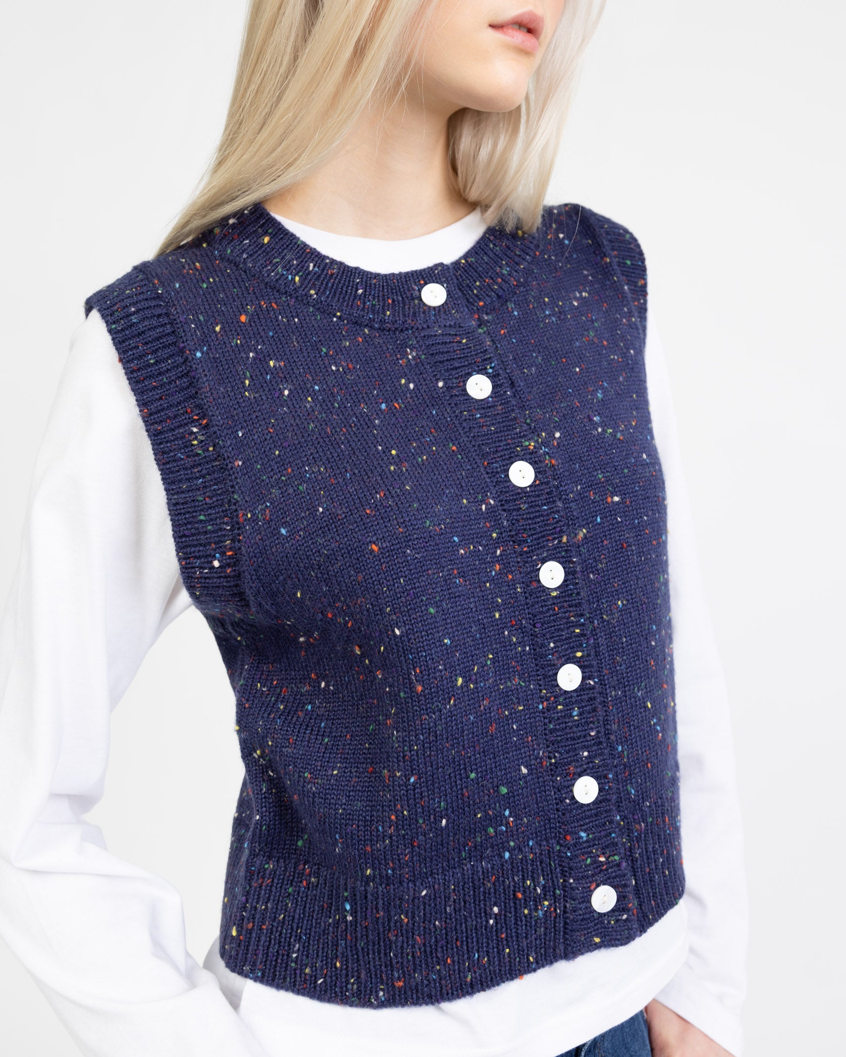 Strickweste mit Konfettiprint