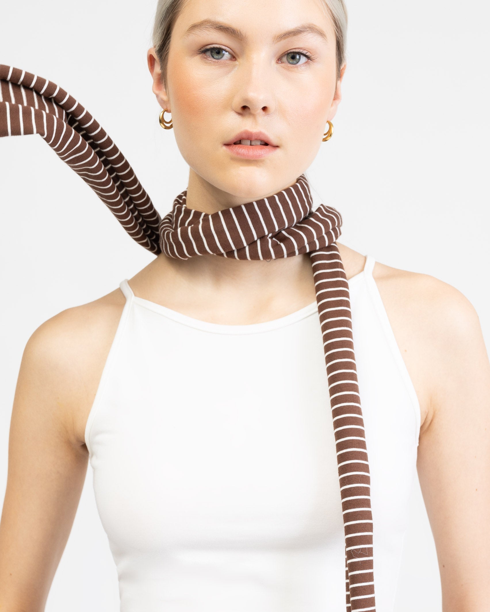 Gestreifter dünner Schal