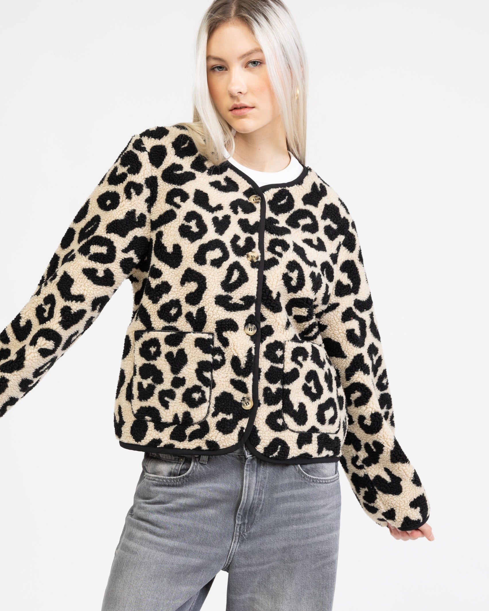 Teddyjacke mit Leoprint