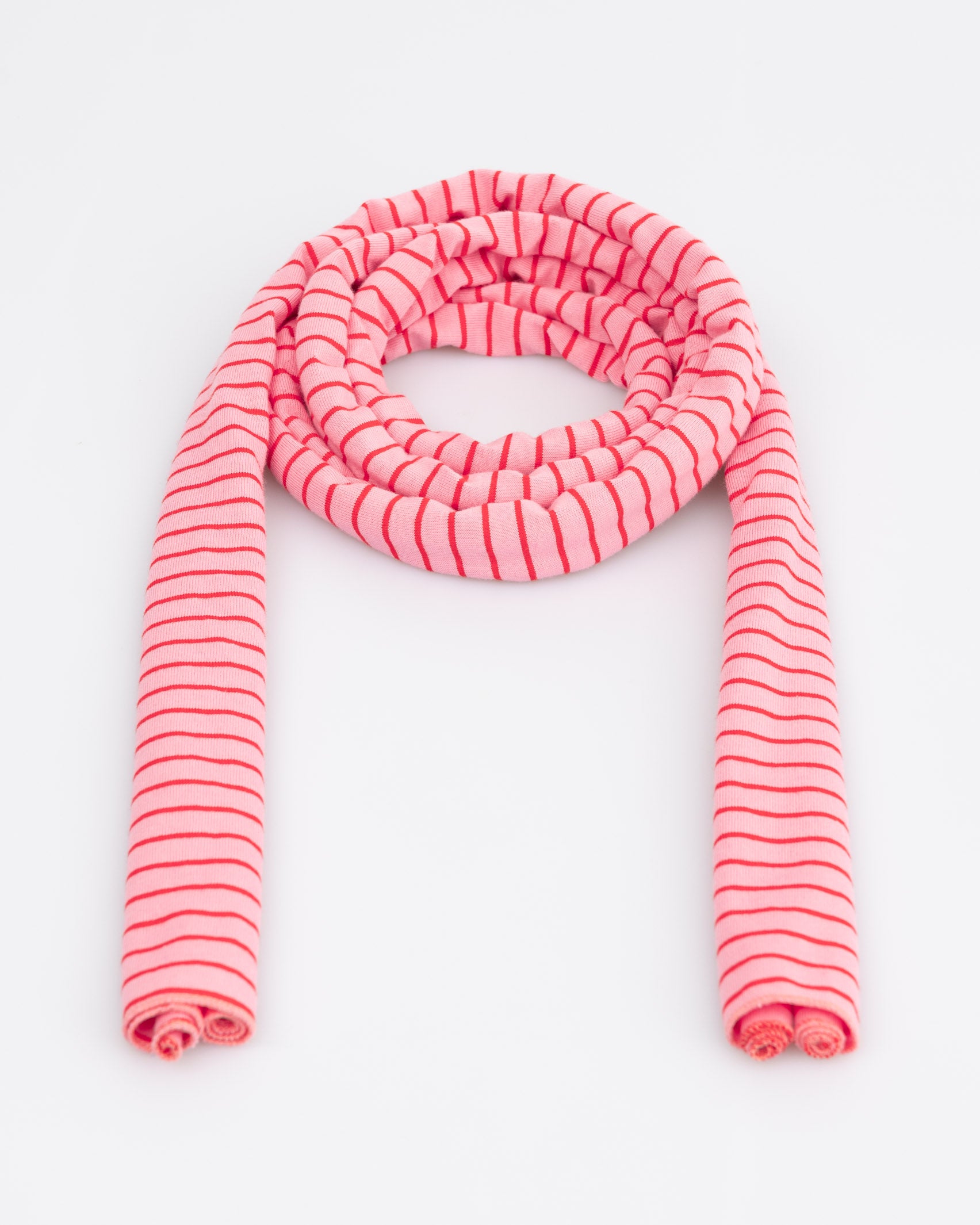 Gestreifter dünner Schal