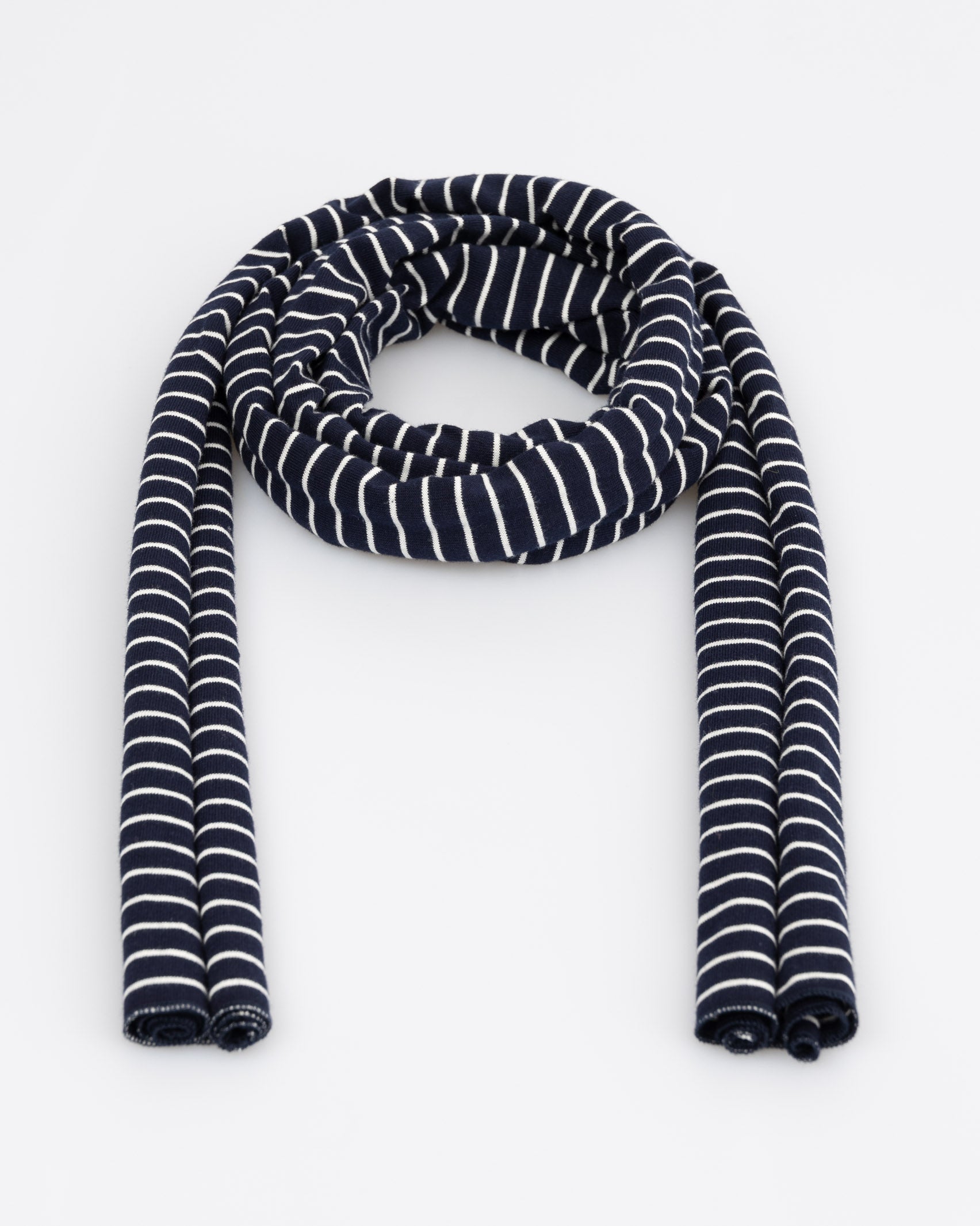 Gestreifter dünner Schal