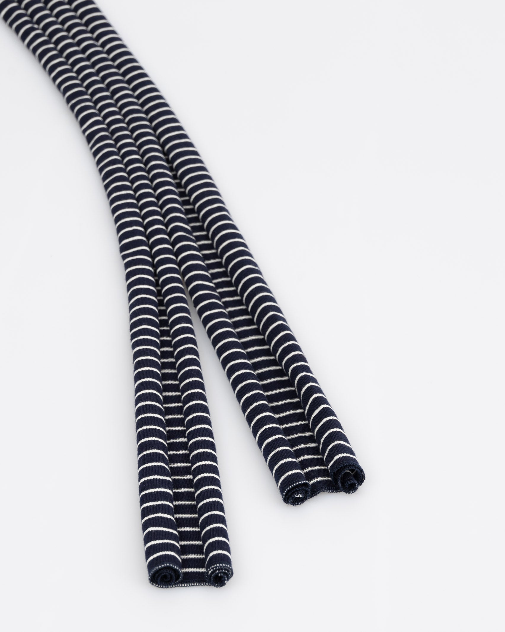 Gestreifter dünner Schal