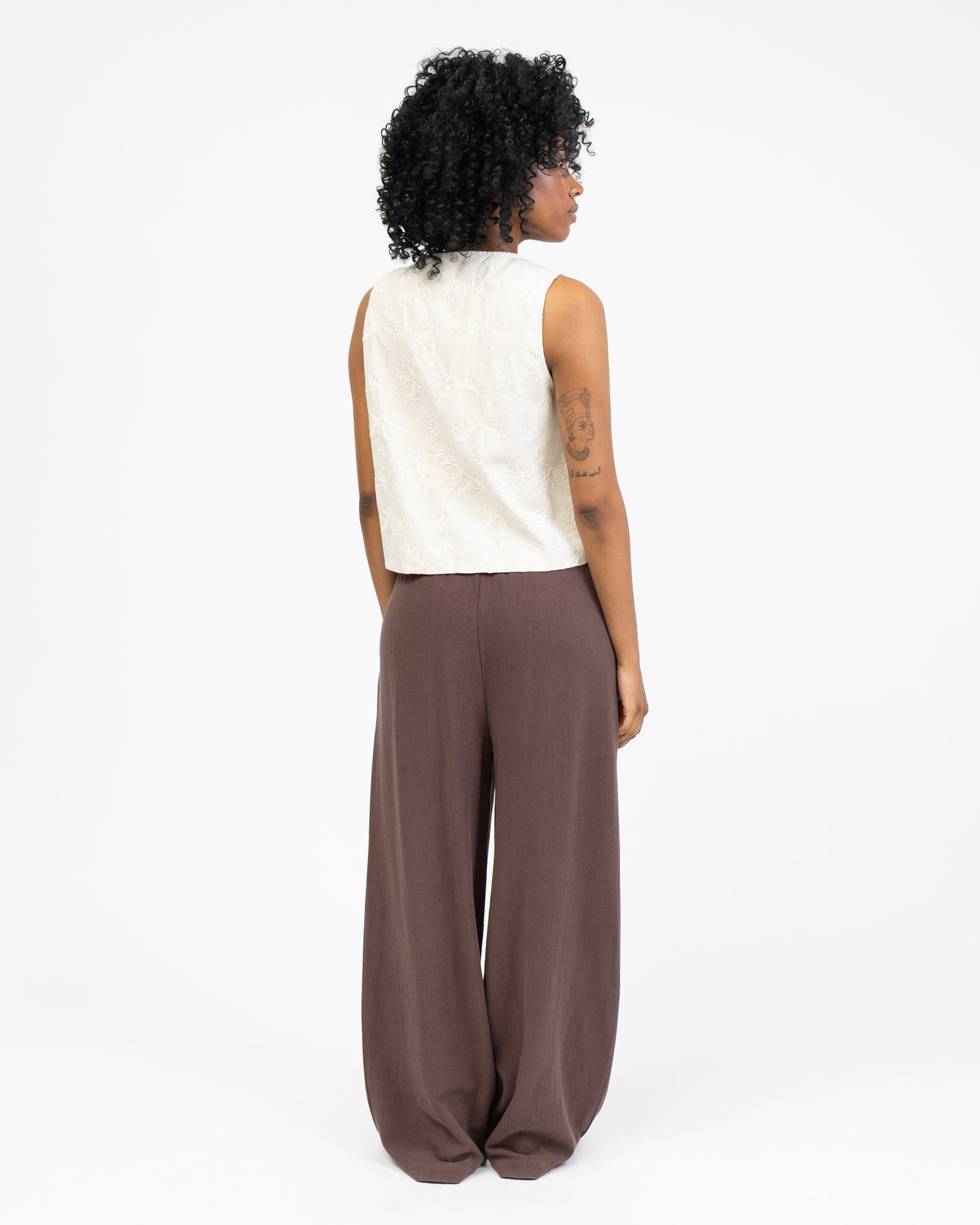 Weste mit floralem Stickmuster