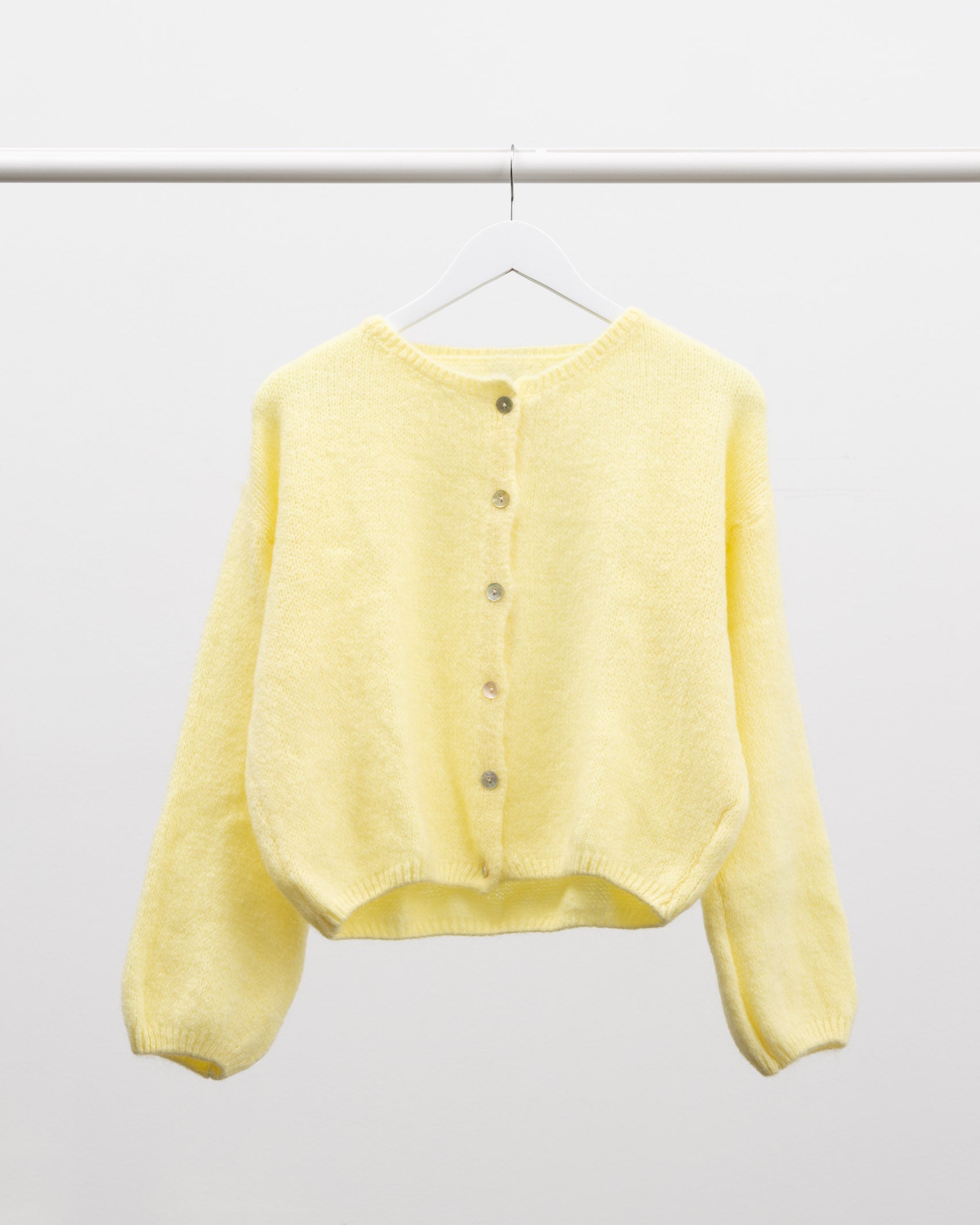 Weiche einfarbige Strickjacke