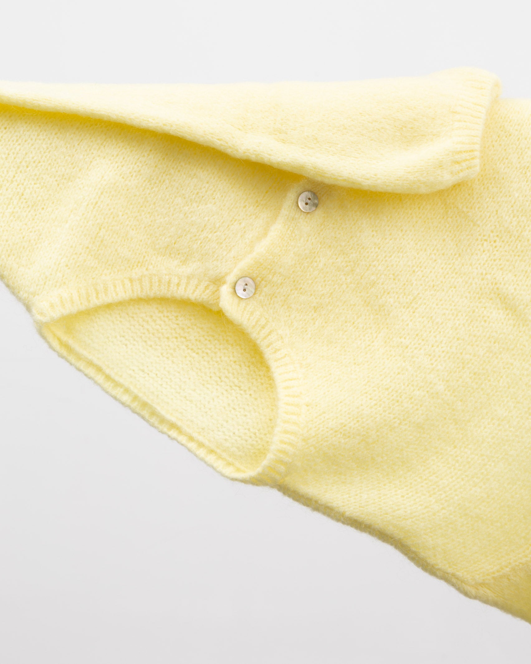 Weiche einfarbige Strickjacke