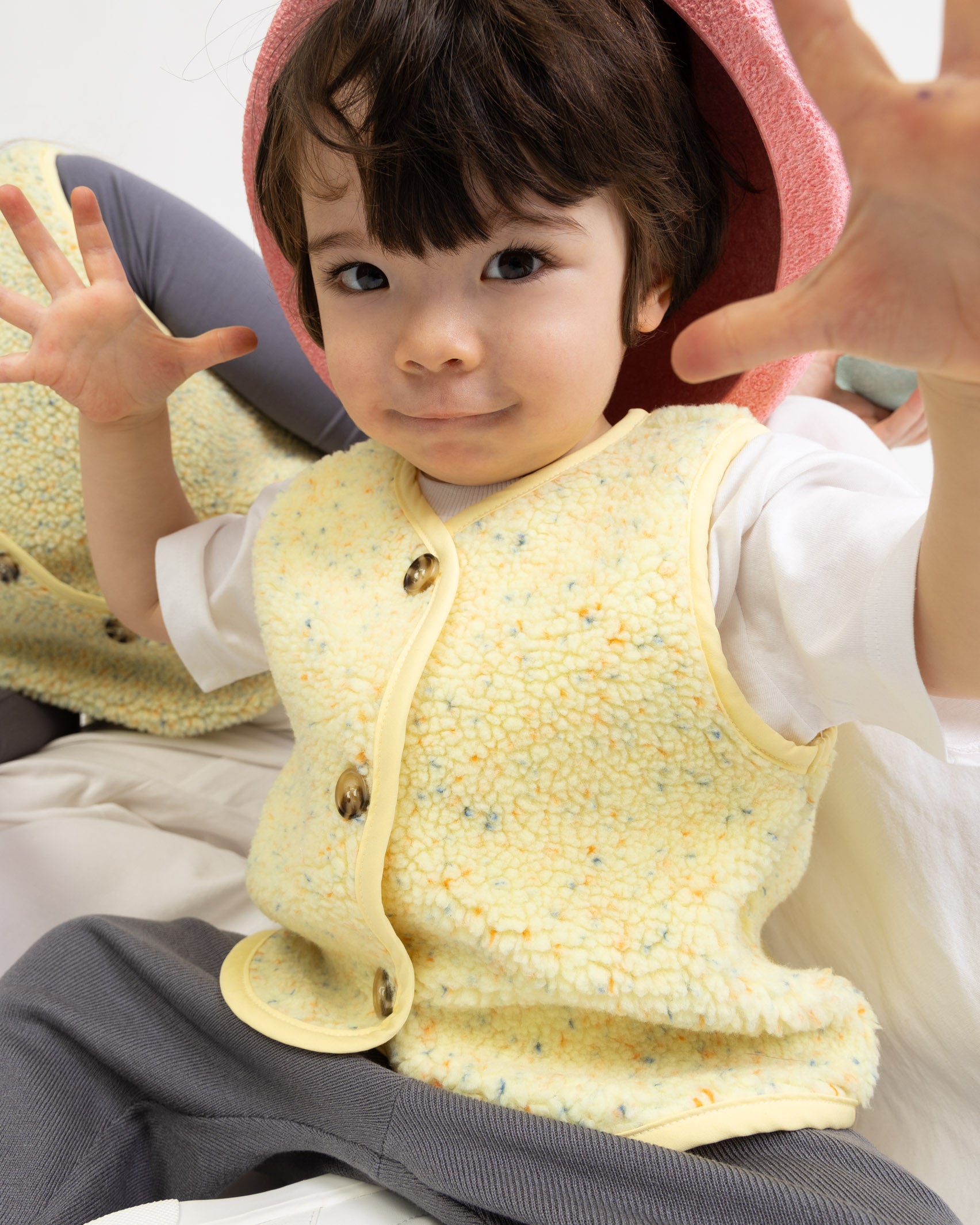 Teddy Kinderweste mit Konfettiprint