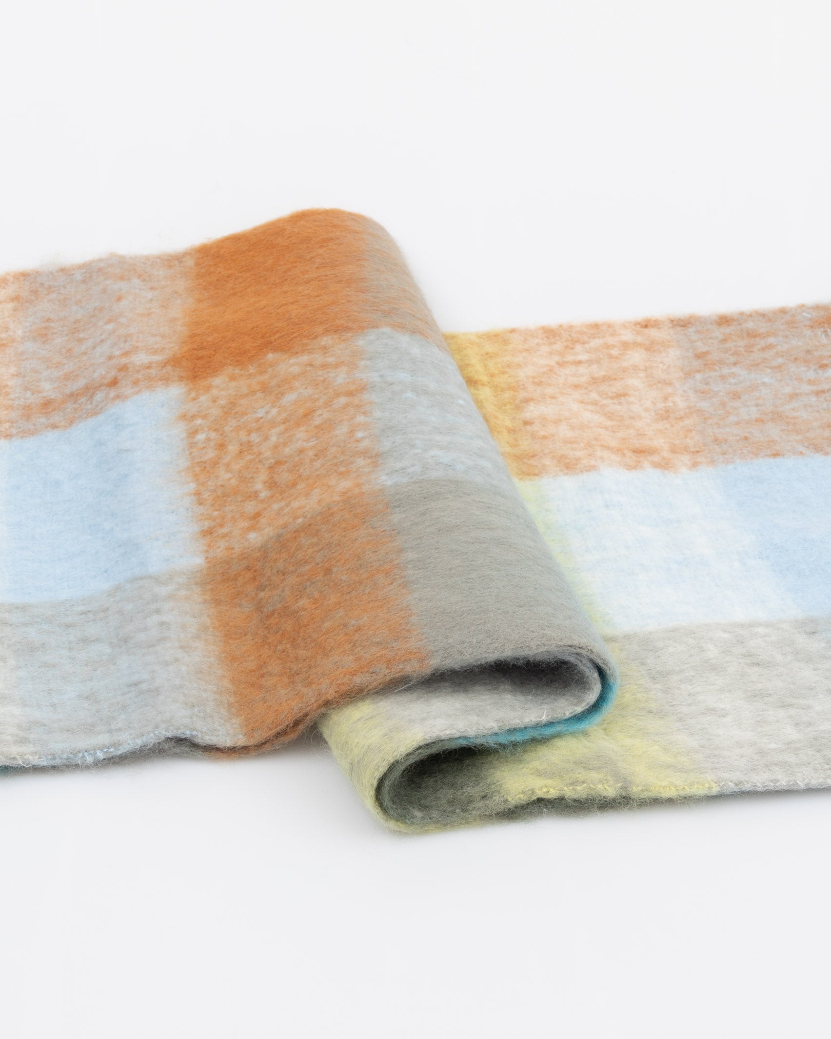 Breiter Schal mit Karomuster