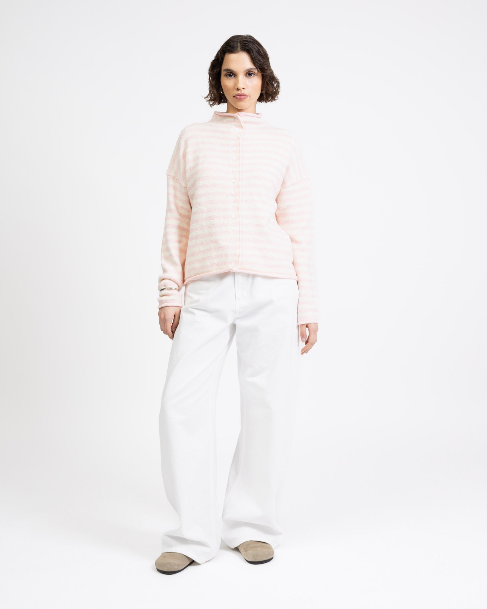 Weite gestreifte Strickjacke