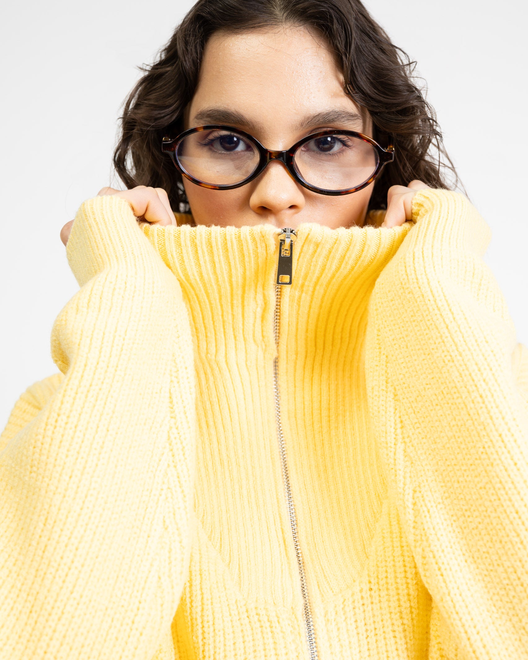 Strickjacke mit hohem Kragen