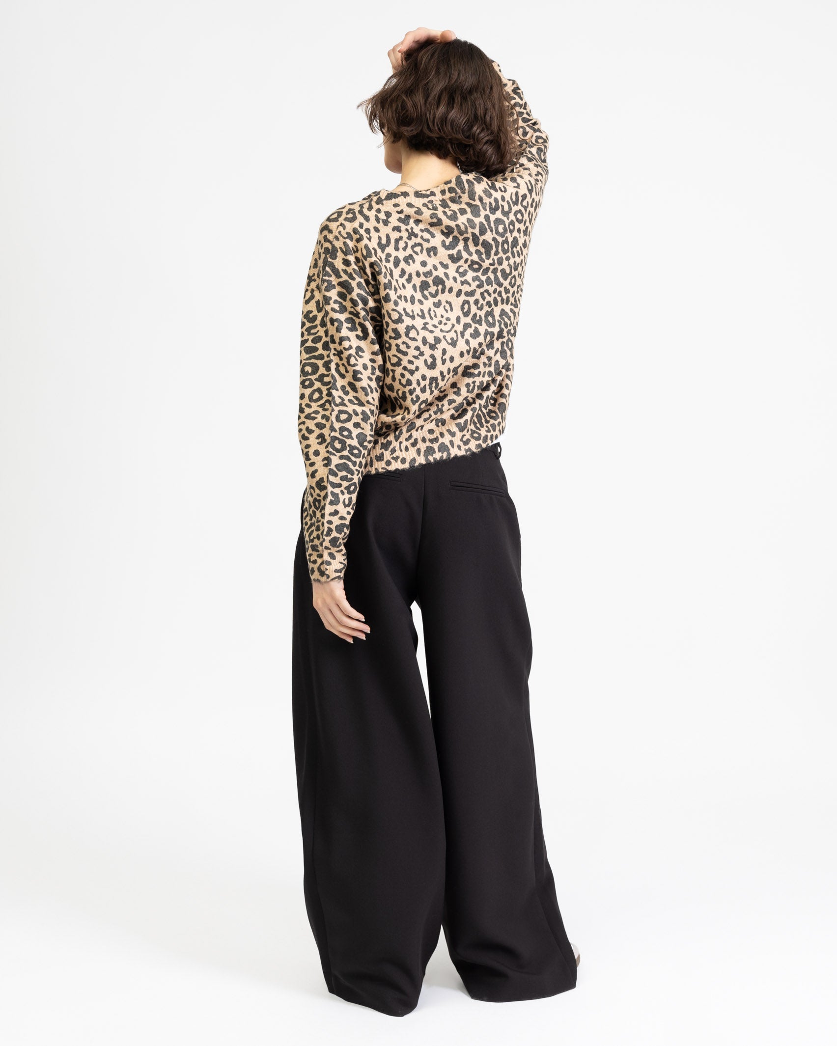 Lockere Strickjacke mit Leoprint