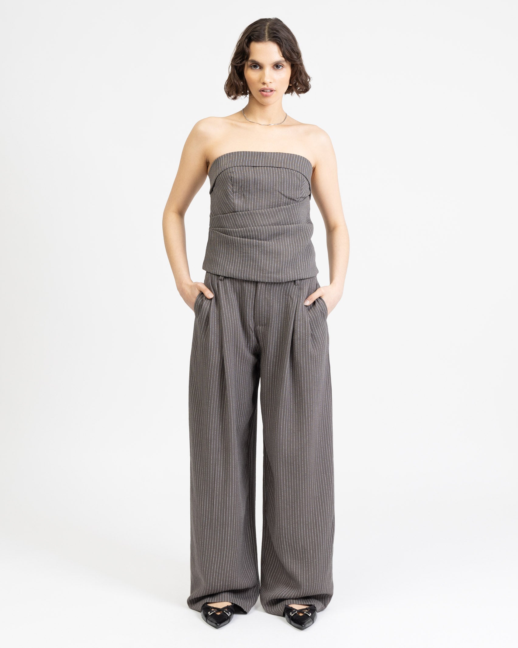 Gestreifte Anzughose mit Bundfalten