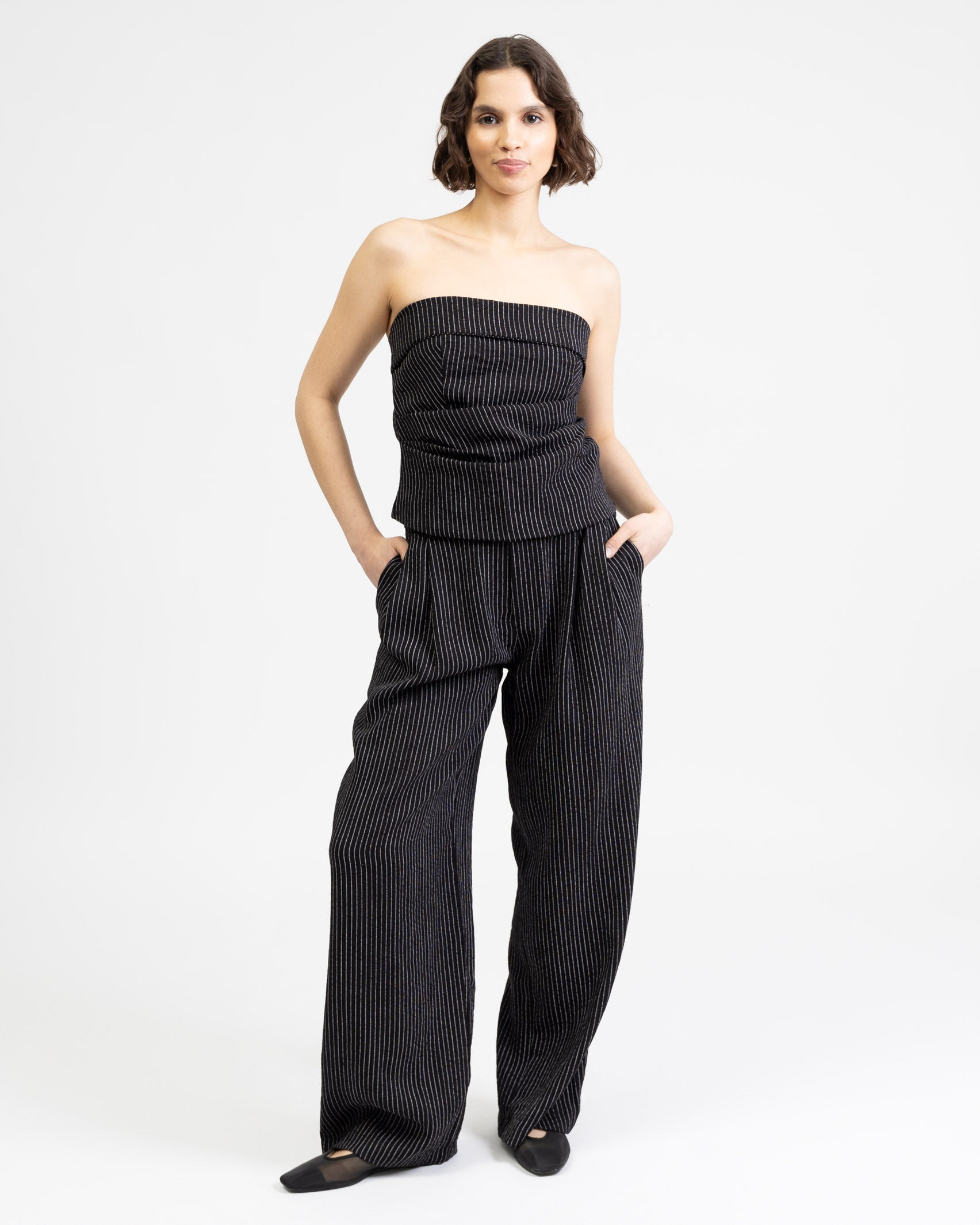 Gestreifte Anzughose mit Bundfalten