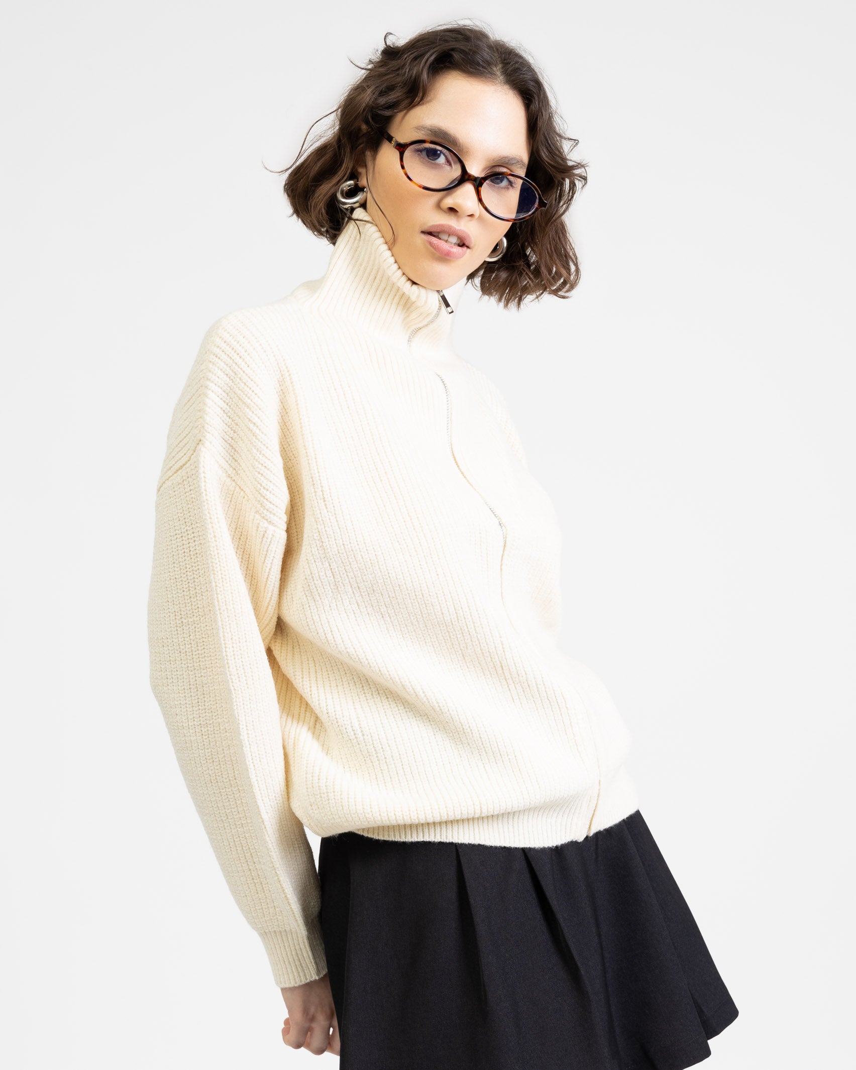 Strickjacke mit hohem Kragen