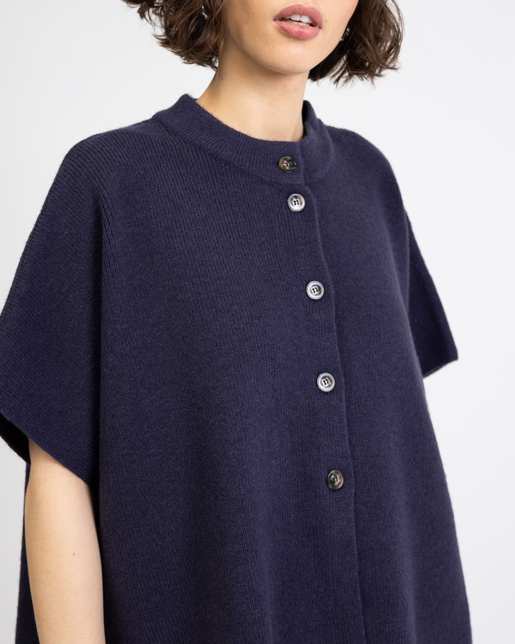 Elegante Kurzarmstrickjacke