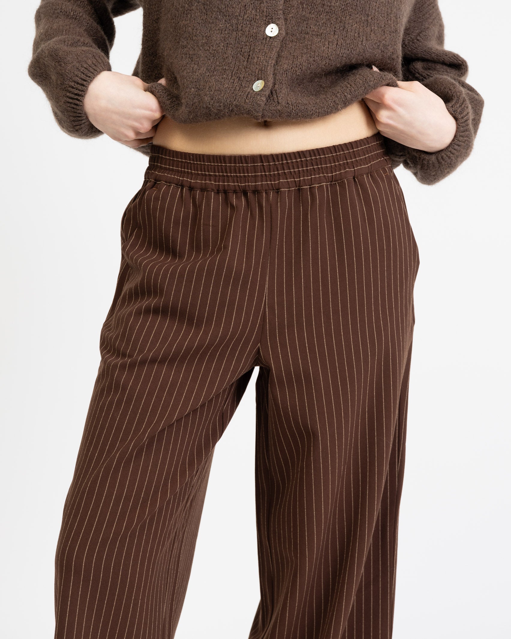 Weite gestreifte Hose