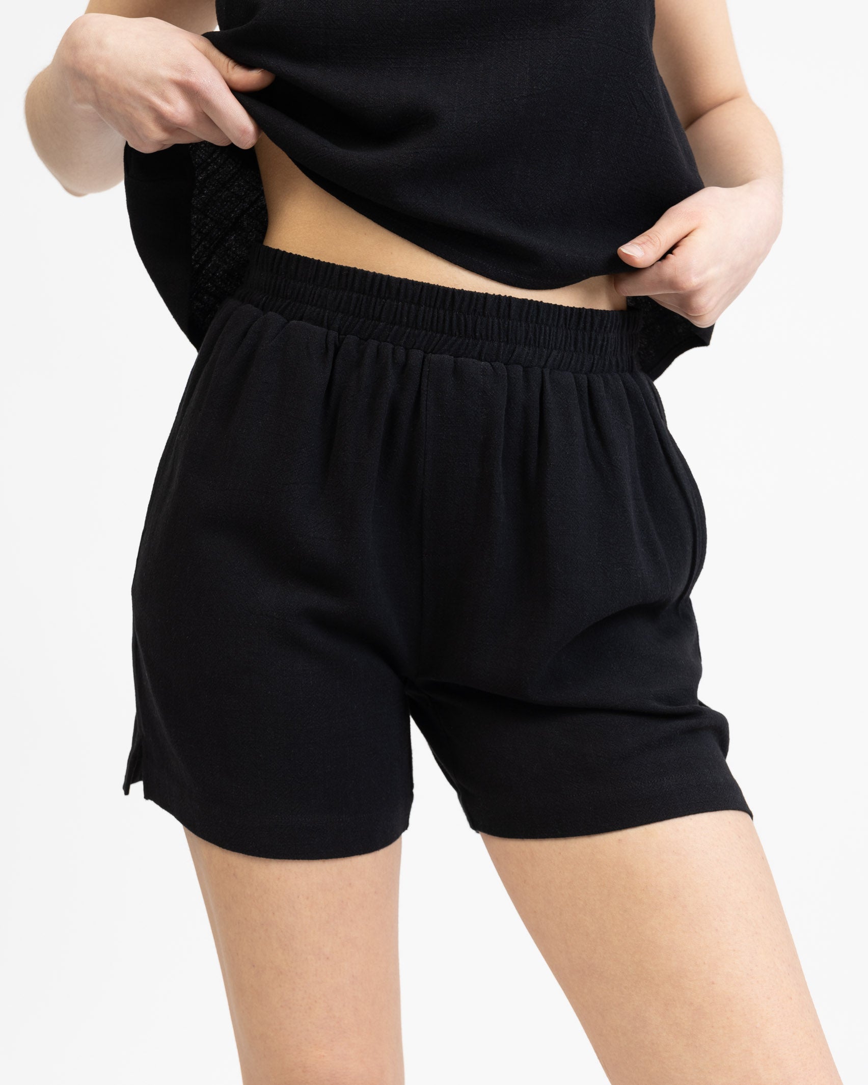 Kurze Shorts aus Leinen-Mix