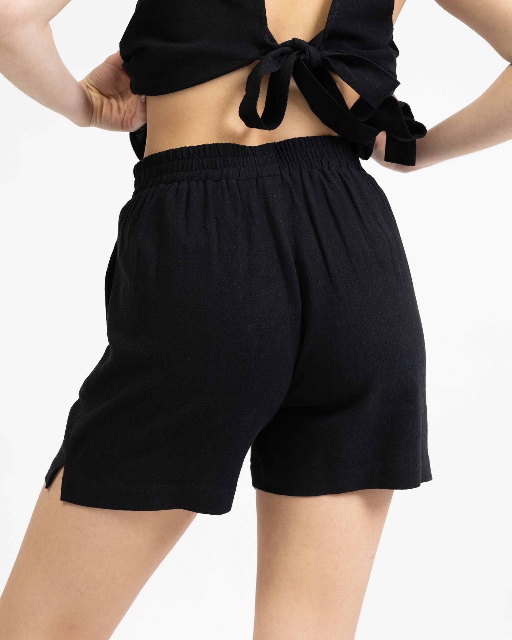 Kurze Shorts aus Leinen-Mix