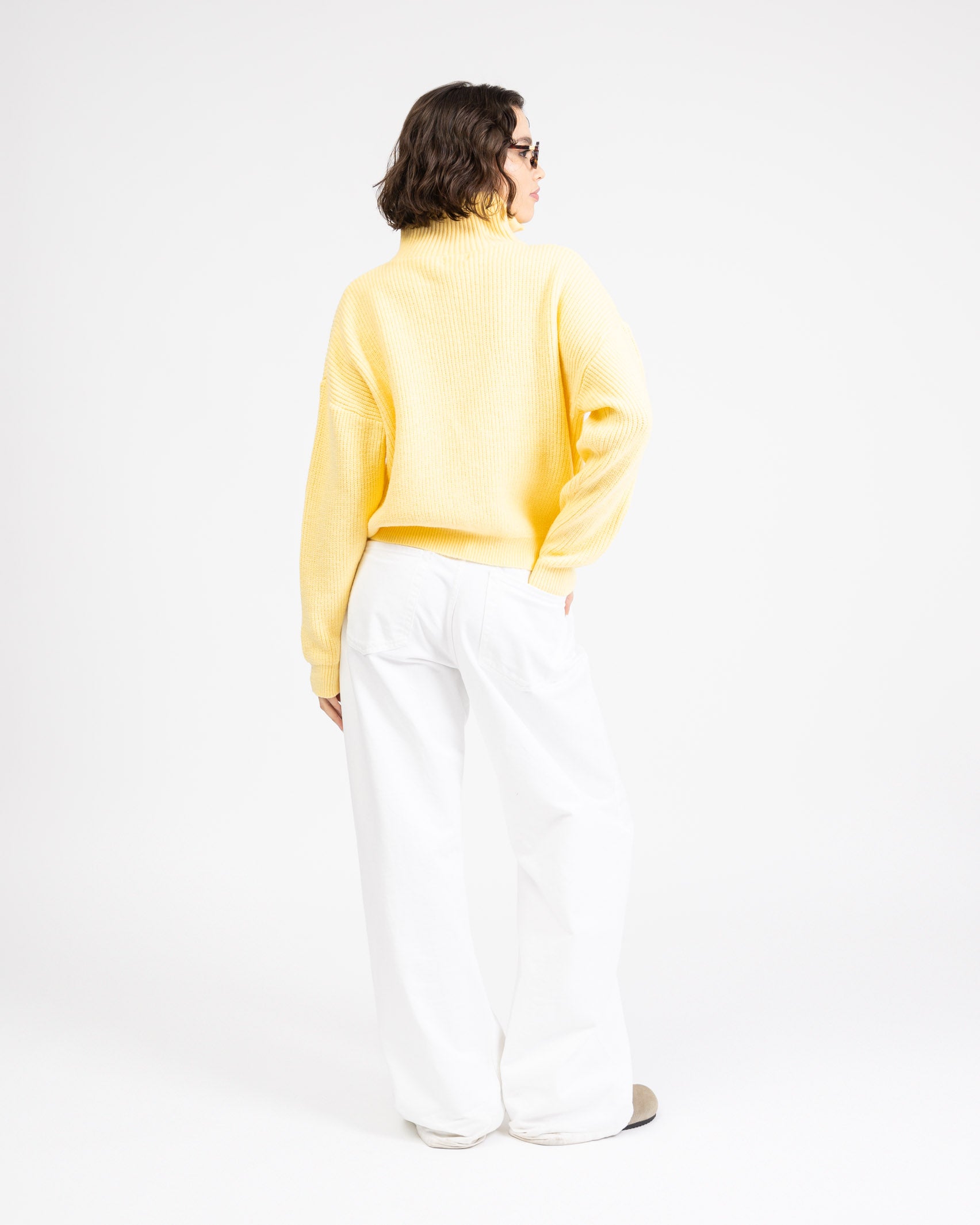 Strickjacke mit hohem Kragen