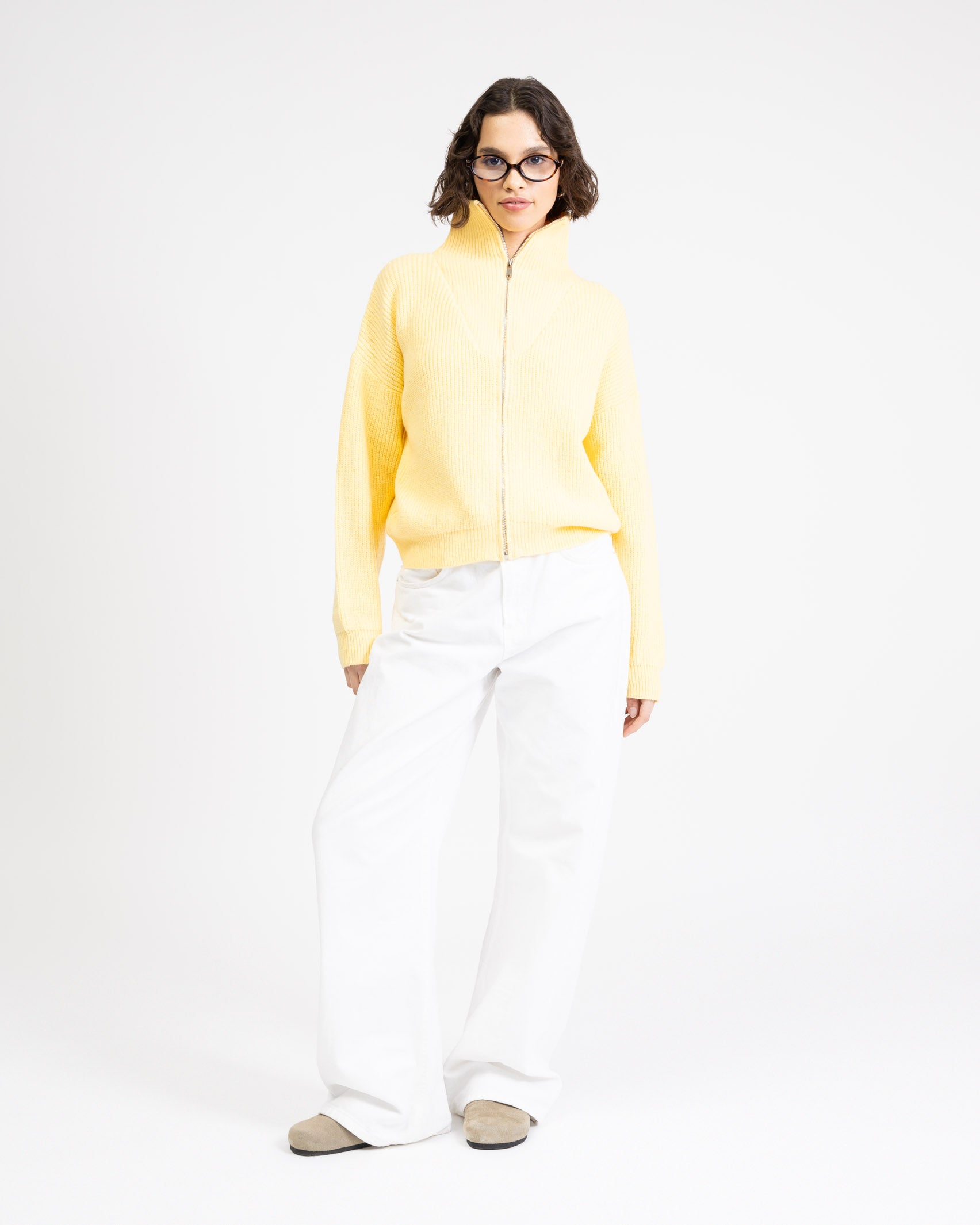 Strickjacke mit hohem Kragen