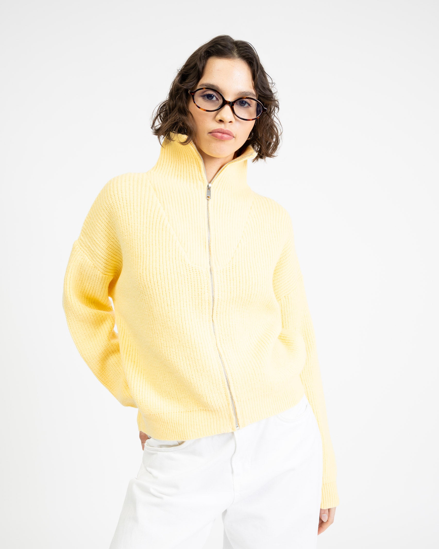 Strickjacke mit hohem Kragen