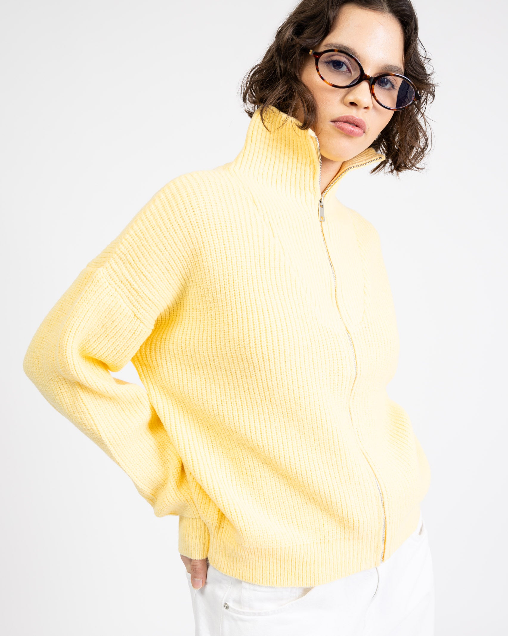 Strickjacke mit hohem Kragen