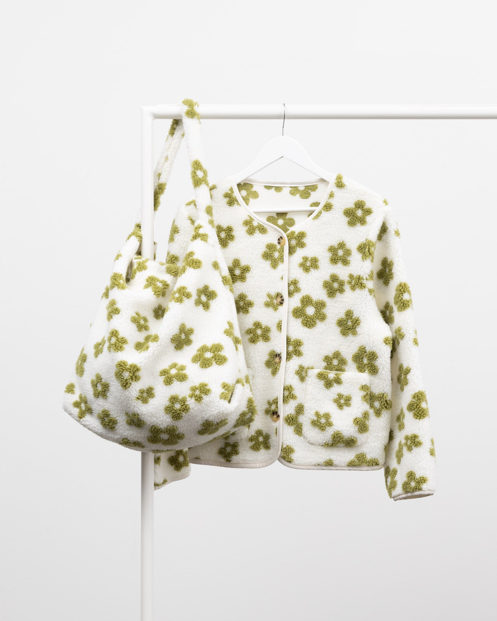 Teddyjacke mit Blumenprint