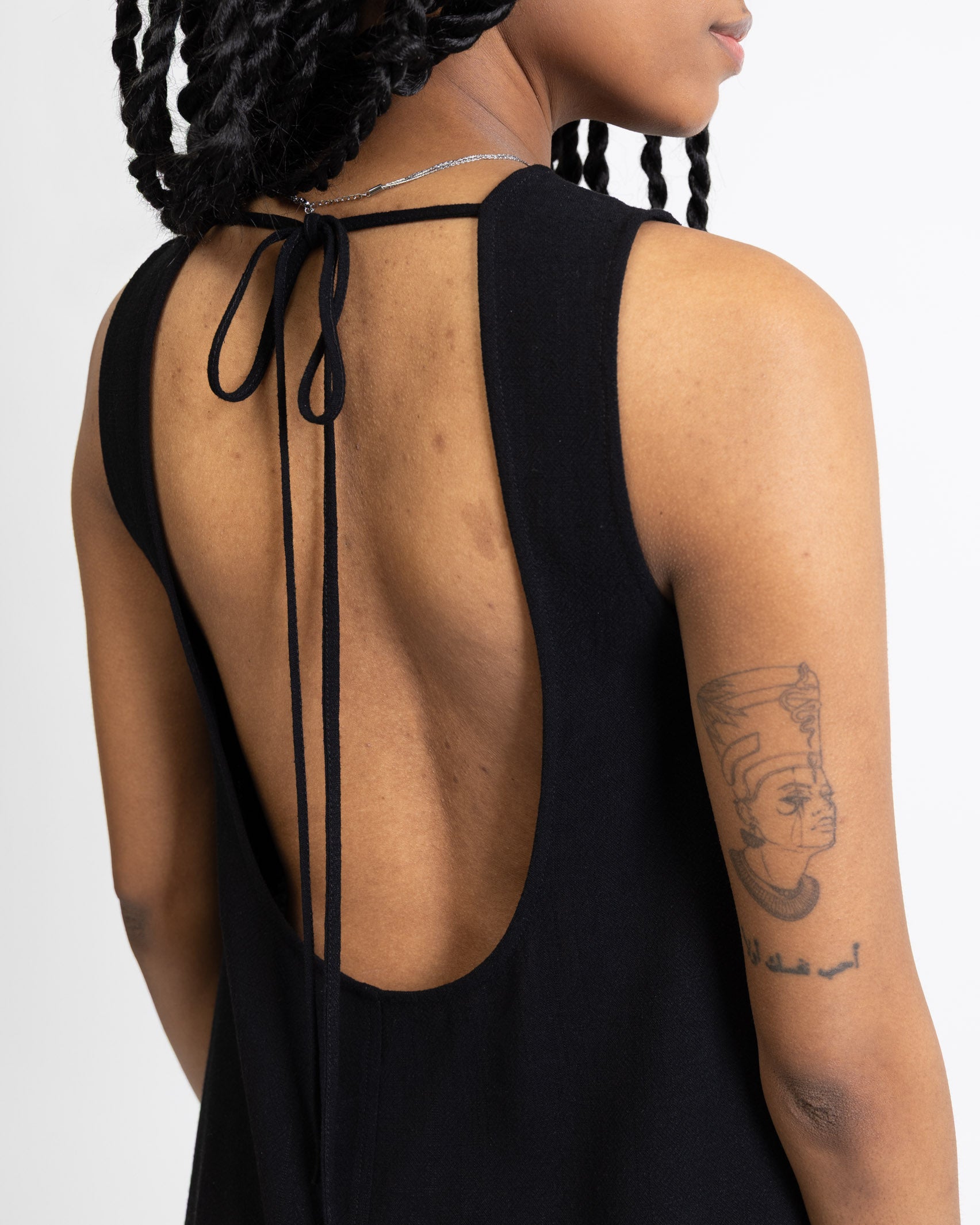 Rückenfreies Minikleid aus Leinen-Mix