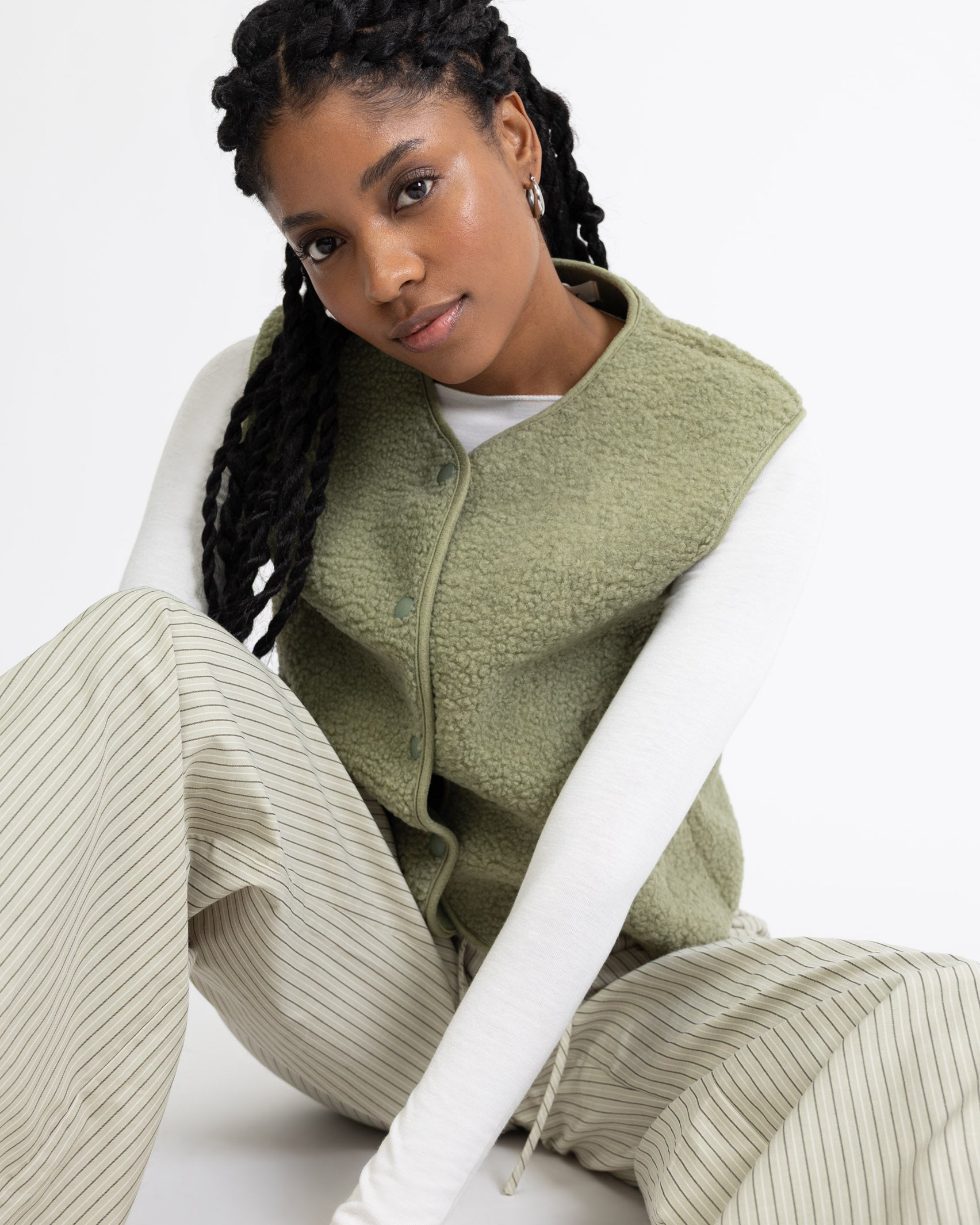 Einfarbige Weste mit Druckknöpfen