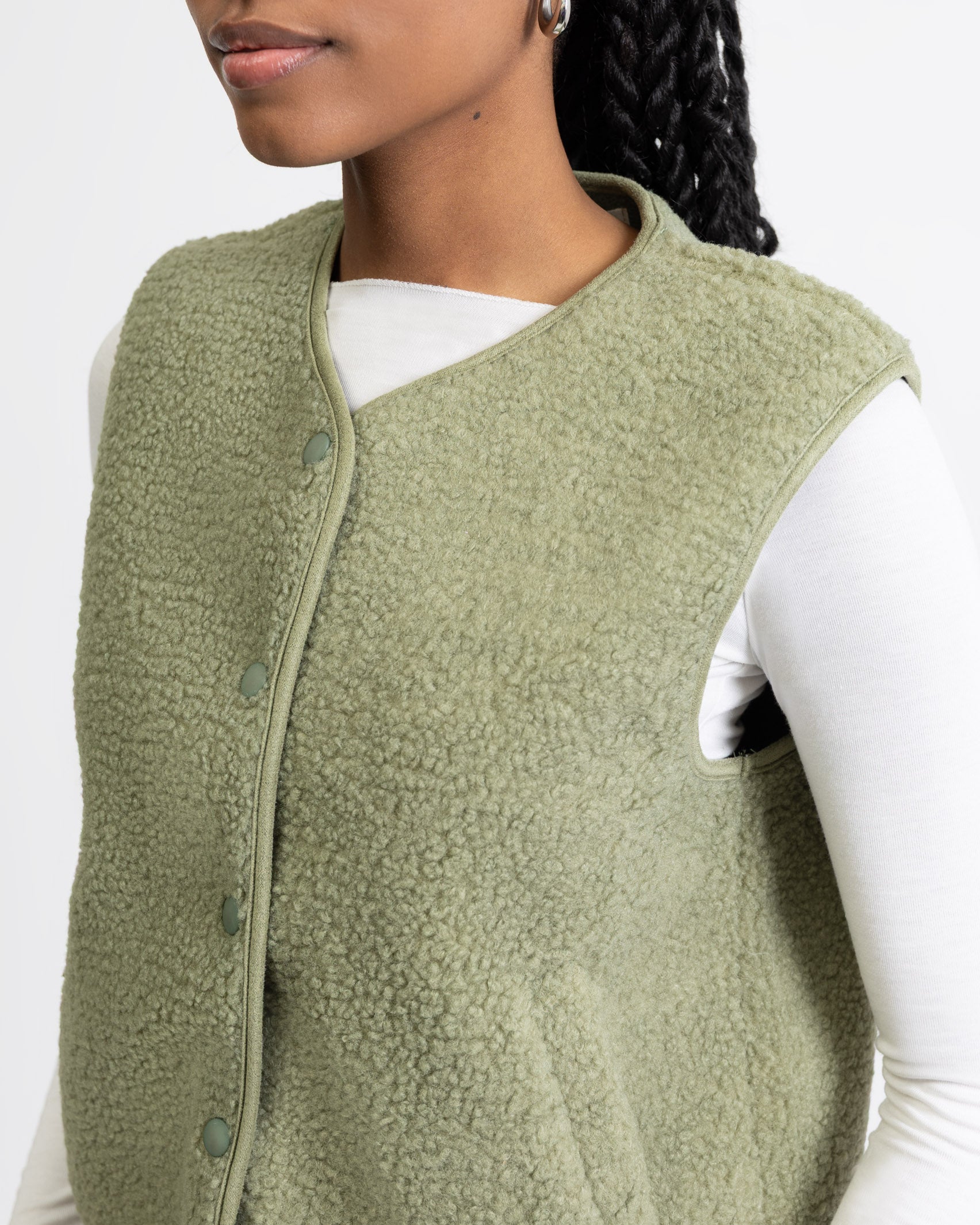 Einfarbige Weste mit Druckknöpfen