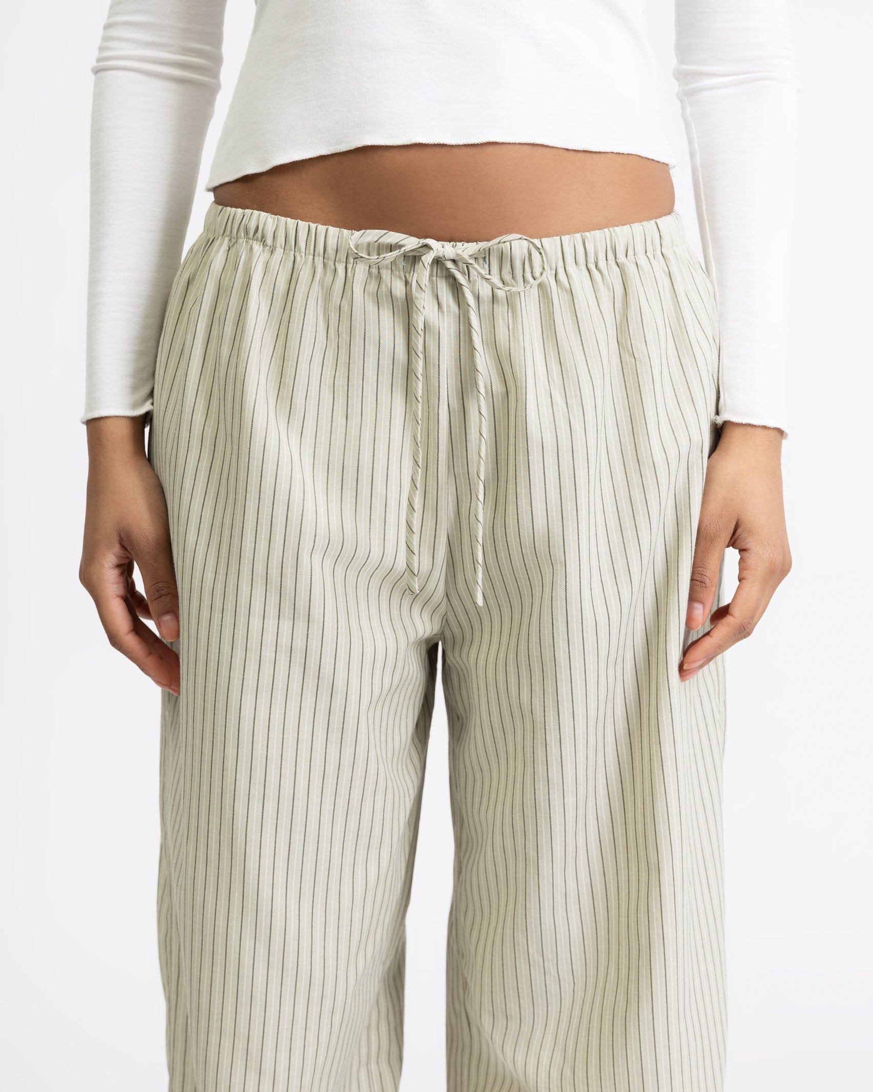 Gestreifte Hose mit Bindebändern