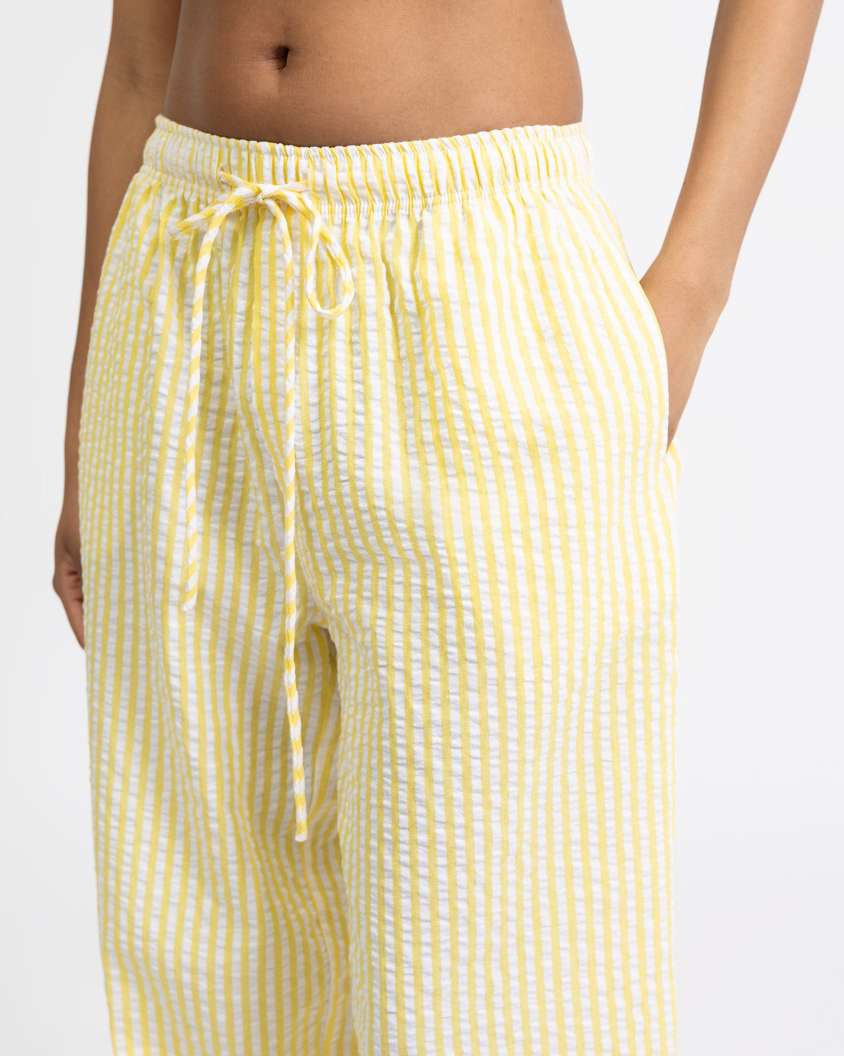 Lockere, gestreifte Stoffhose