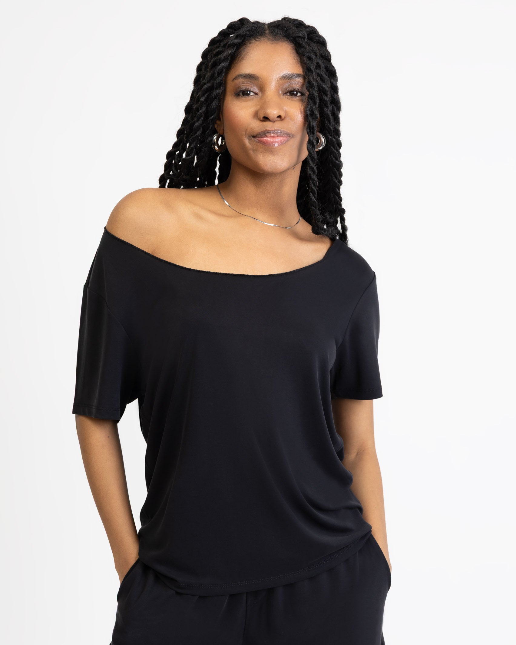 Weiches schulterfreies T-Shirt